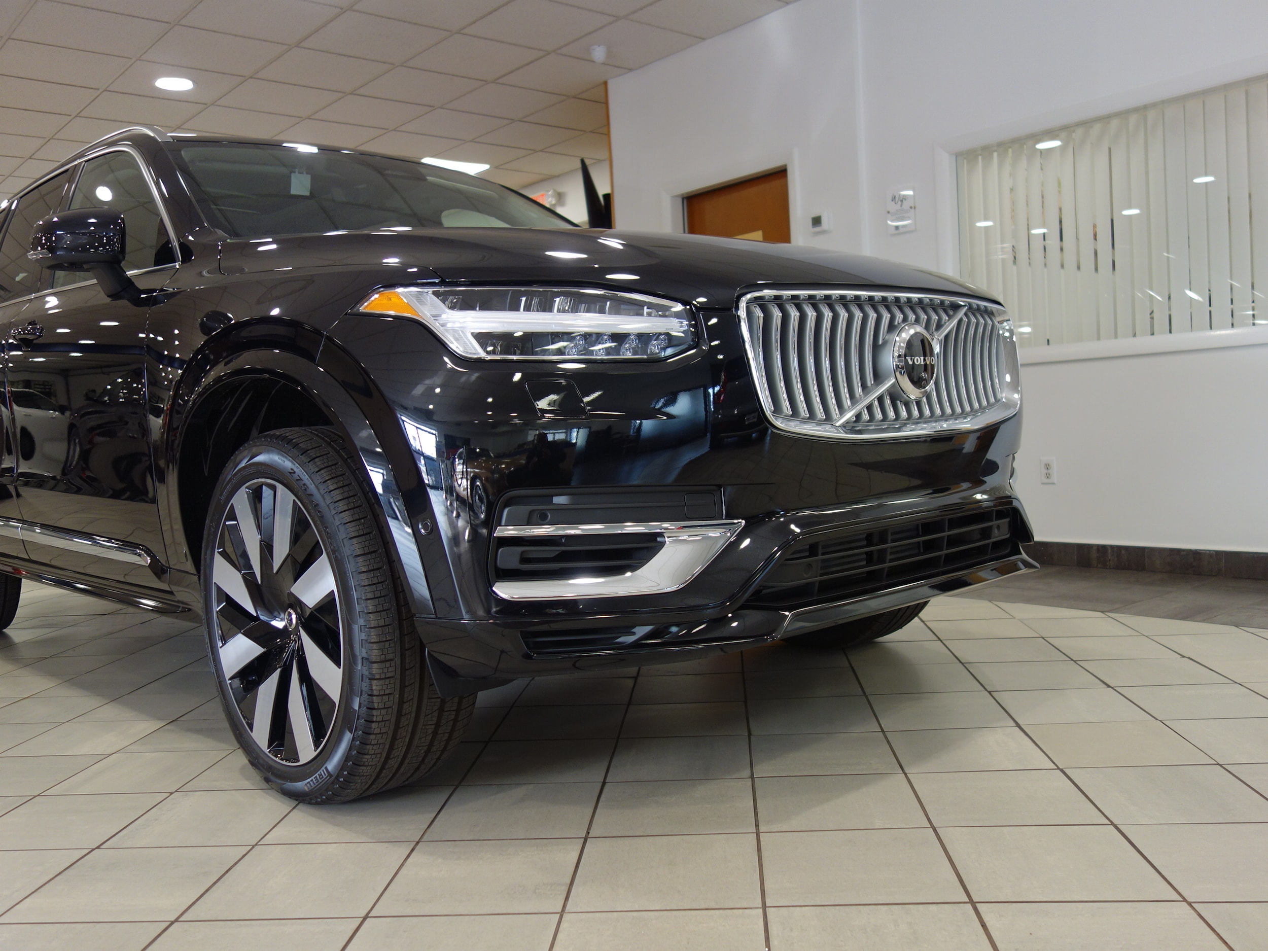 new 2025 Volvo XC90 plug-in hybrid car, priced at $78,260