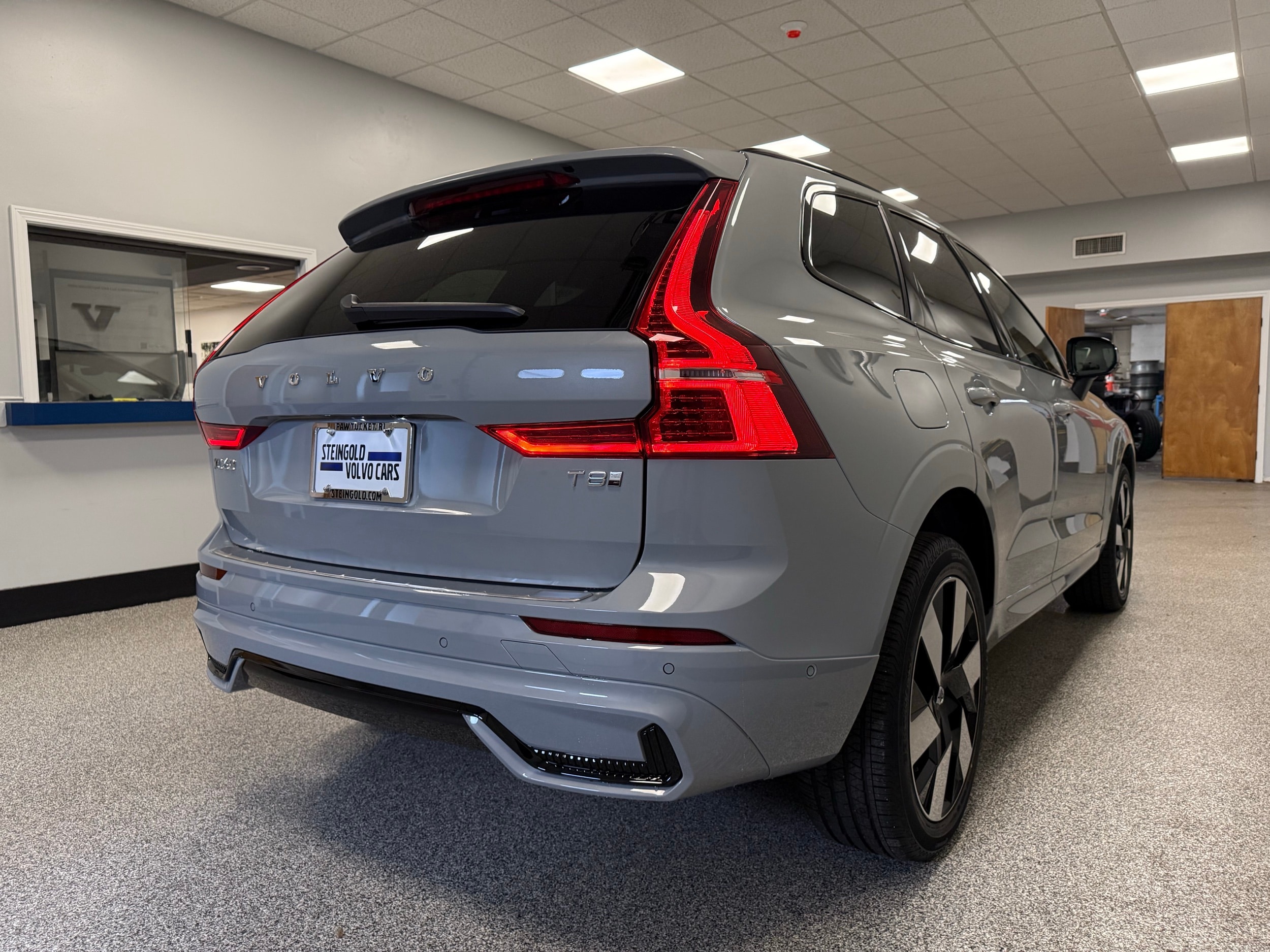 new 2025 Volvo XC60 plug-in hybrid car, priced at $66,260