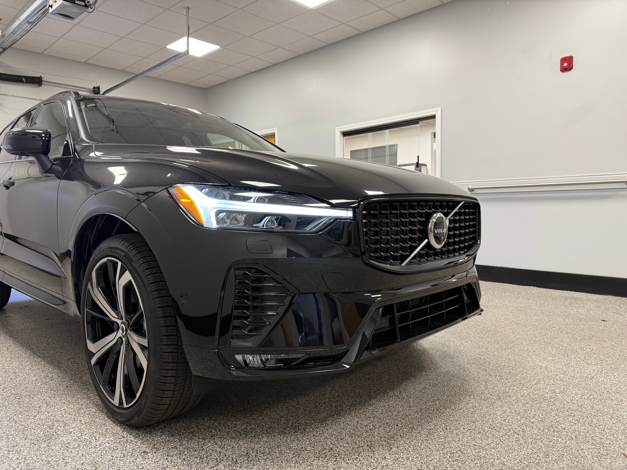 new 2025 Volvo XC60 car, priced at $61,005