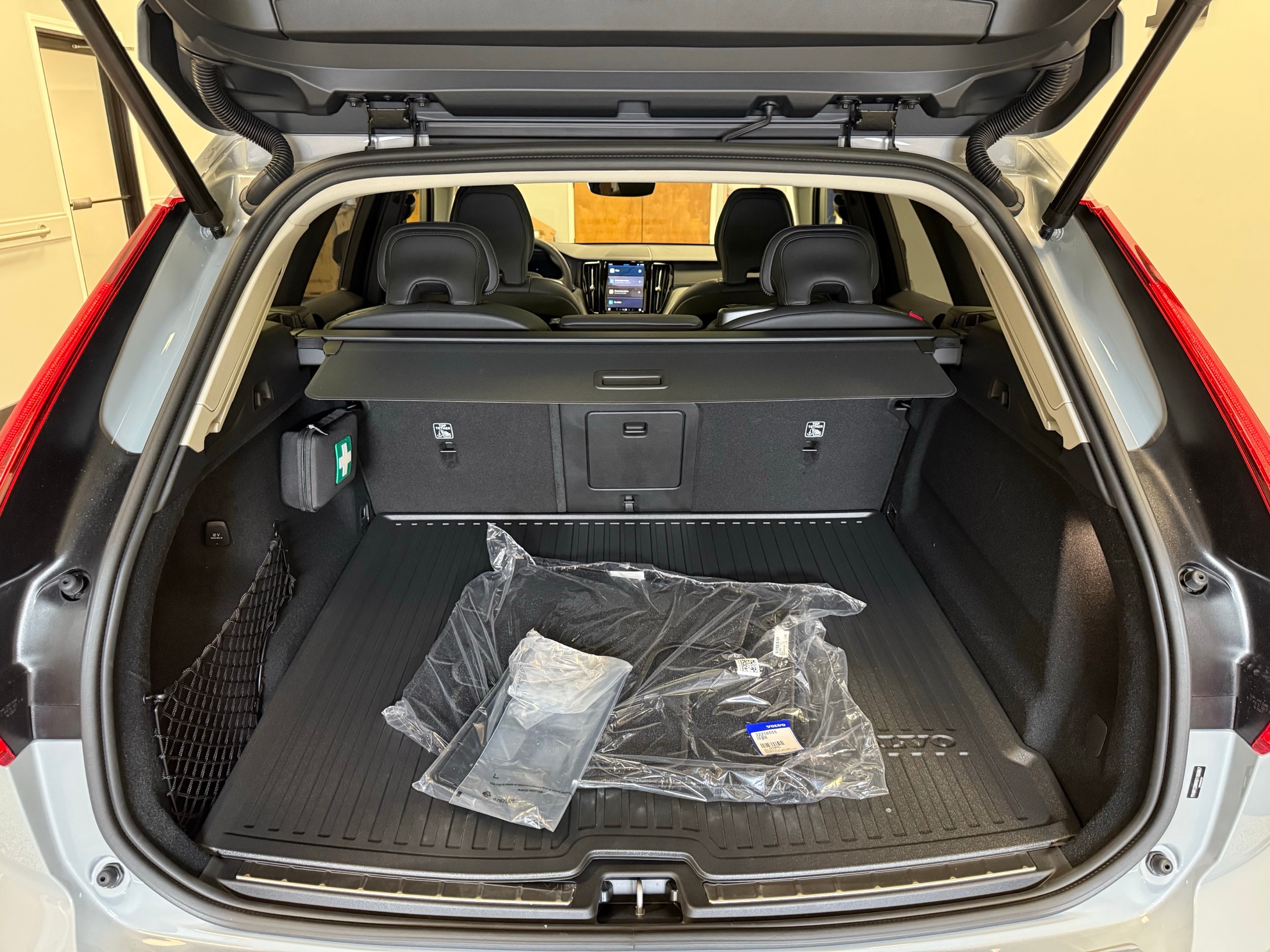 new 2025 Volvo XC60 car, priced at $61,400