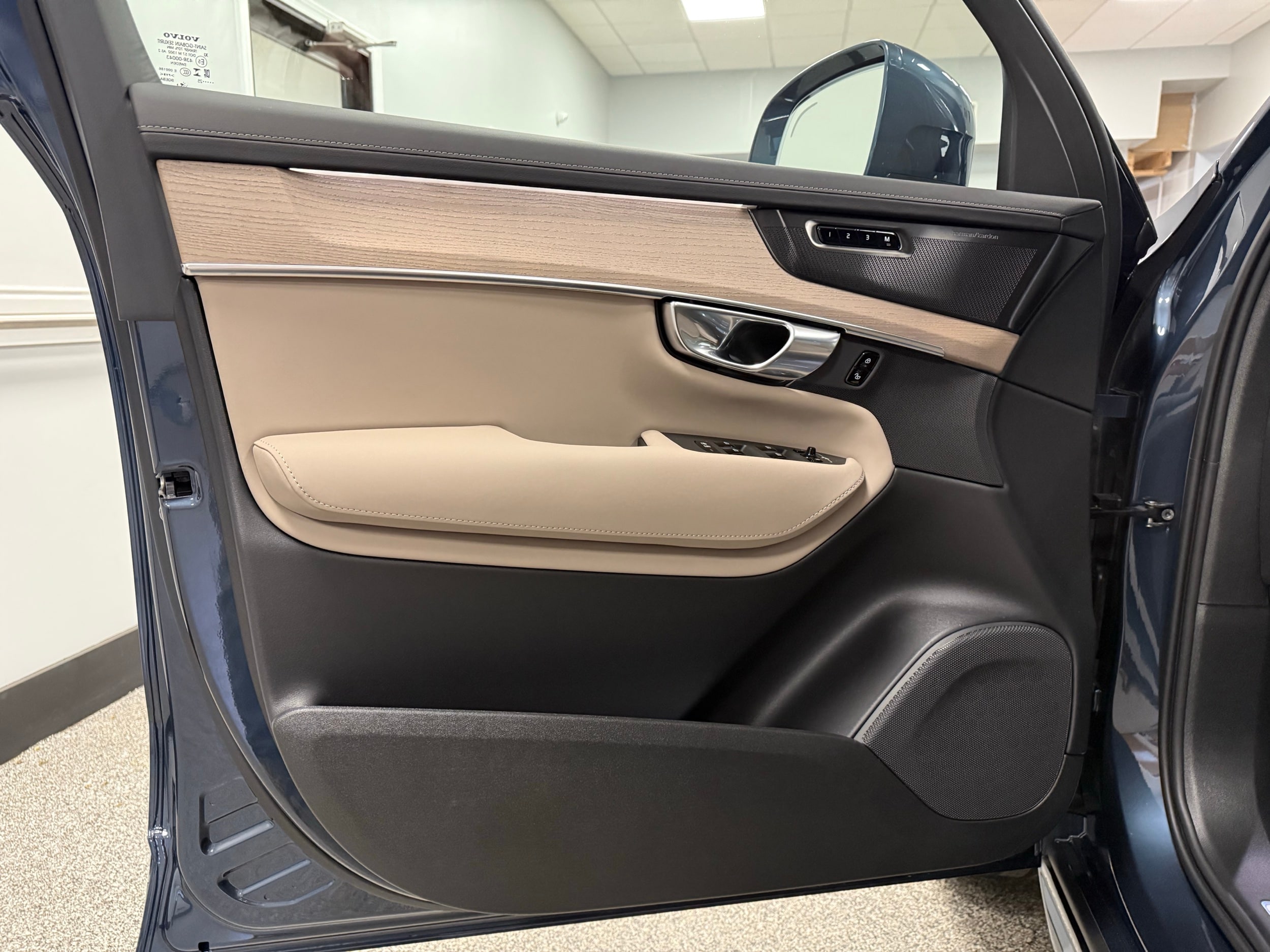 new 2025 Volvo XC90 car, priced at $72,345