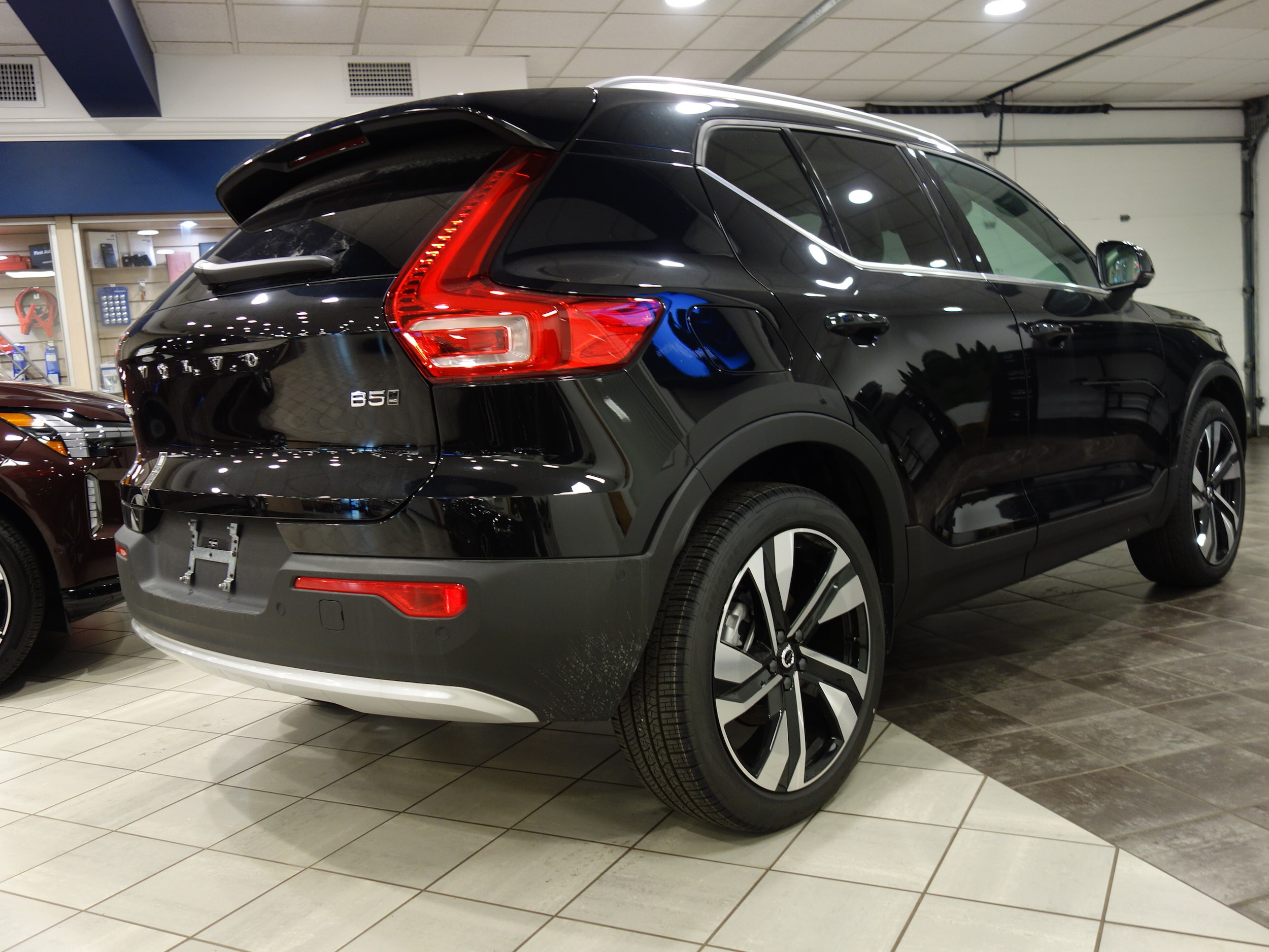 new 2025 Volvo XC40 car, priced at $50,375