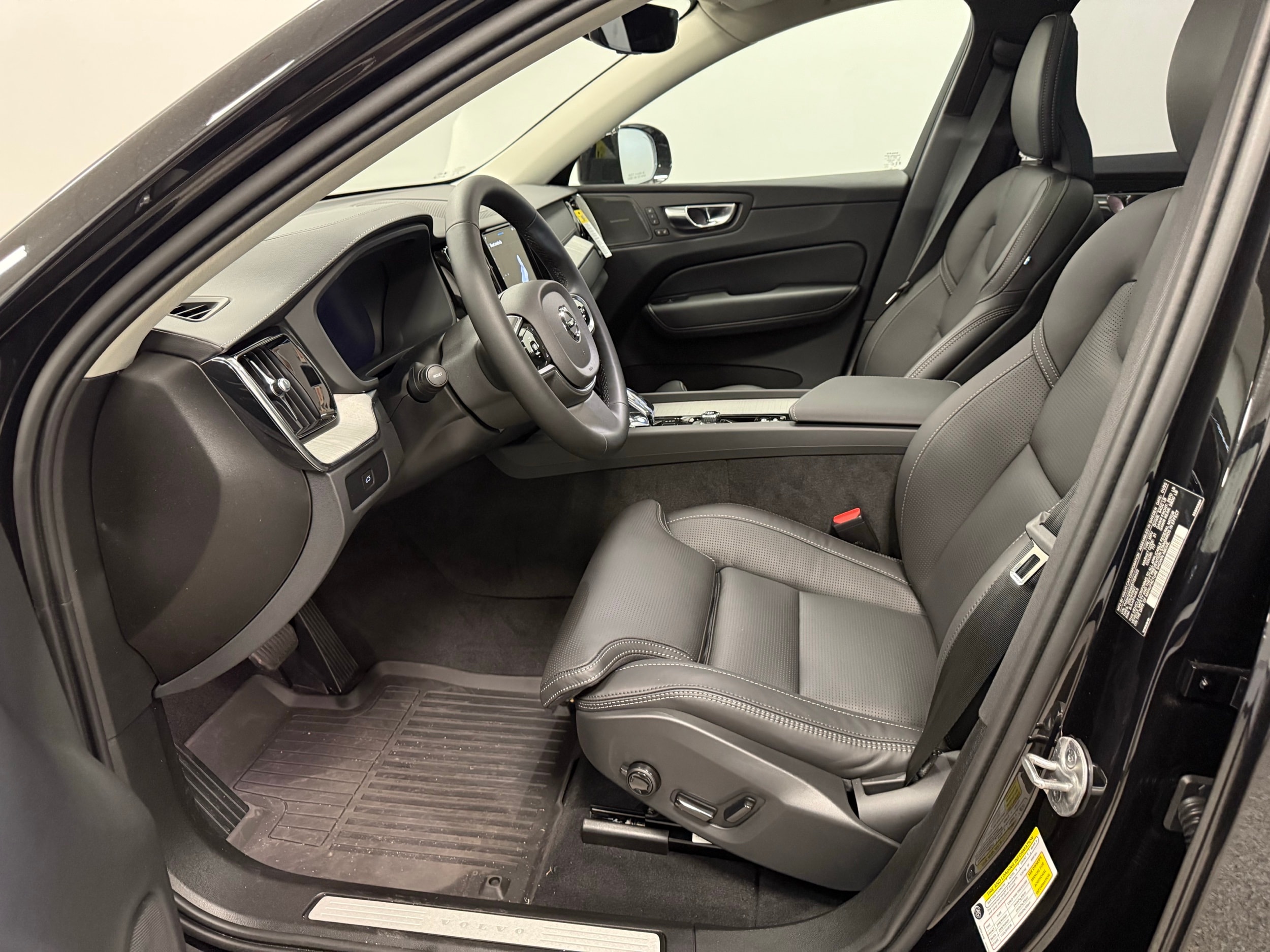 new 2025 Volvo XC60 car, priced at $61,005