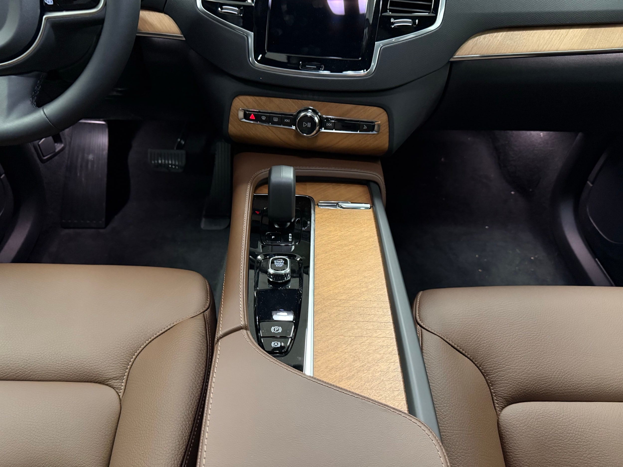 new 2025 Volvo XC90 car, priced at $69,450