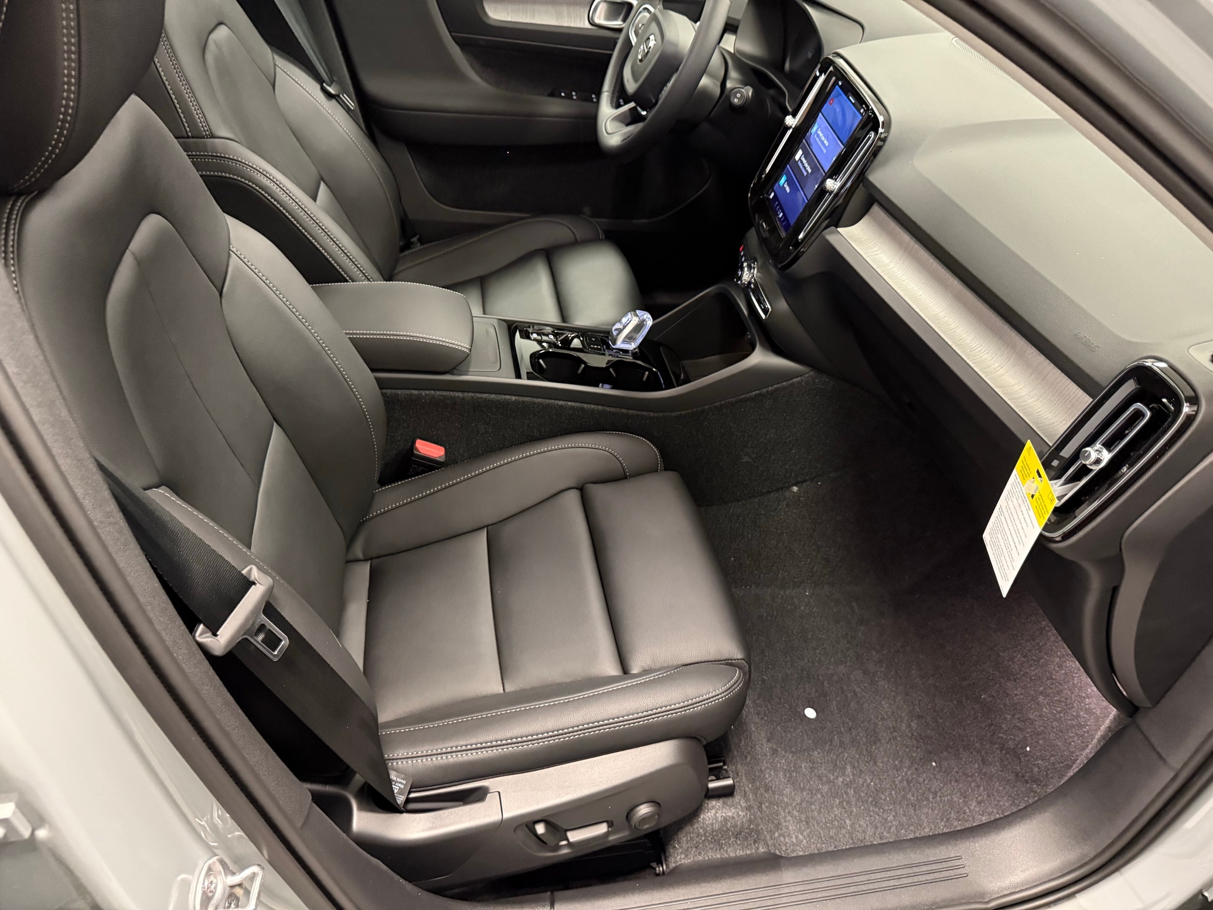 new 2025 Volvo XC40 car, priced at $48,335