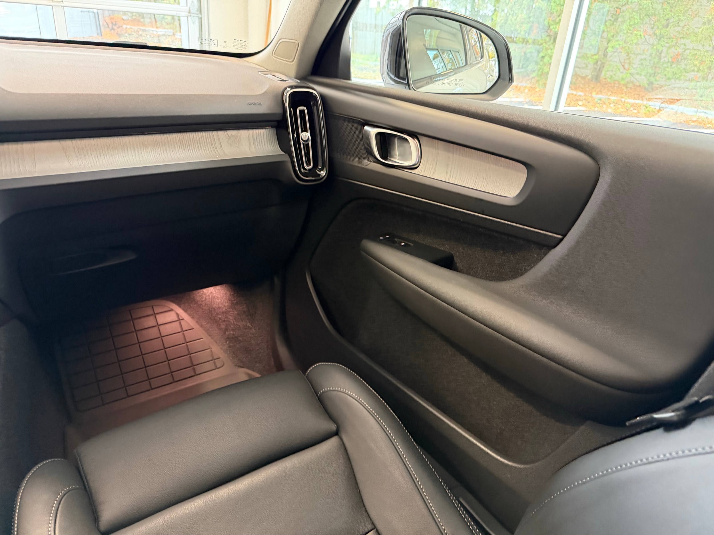 used 2025 Volvo XC40 car, priced at $39,500