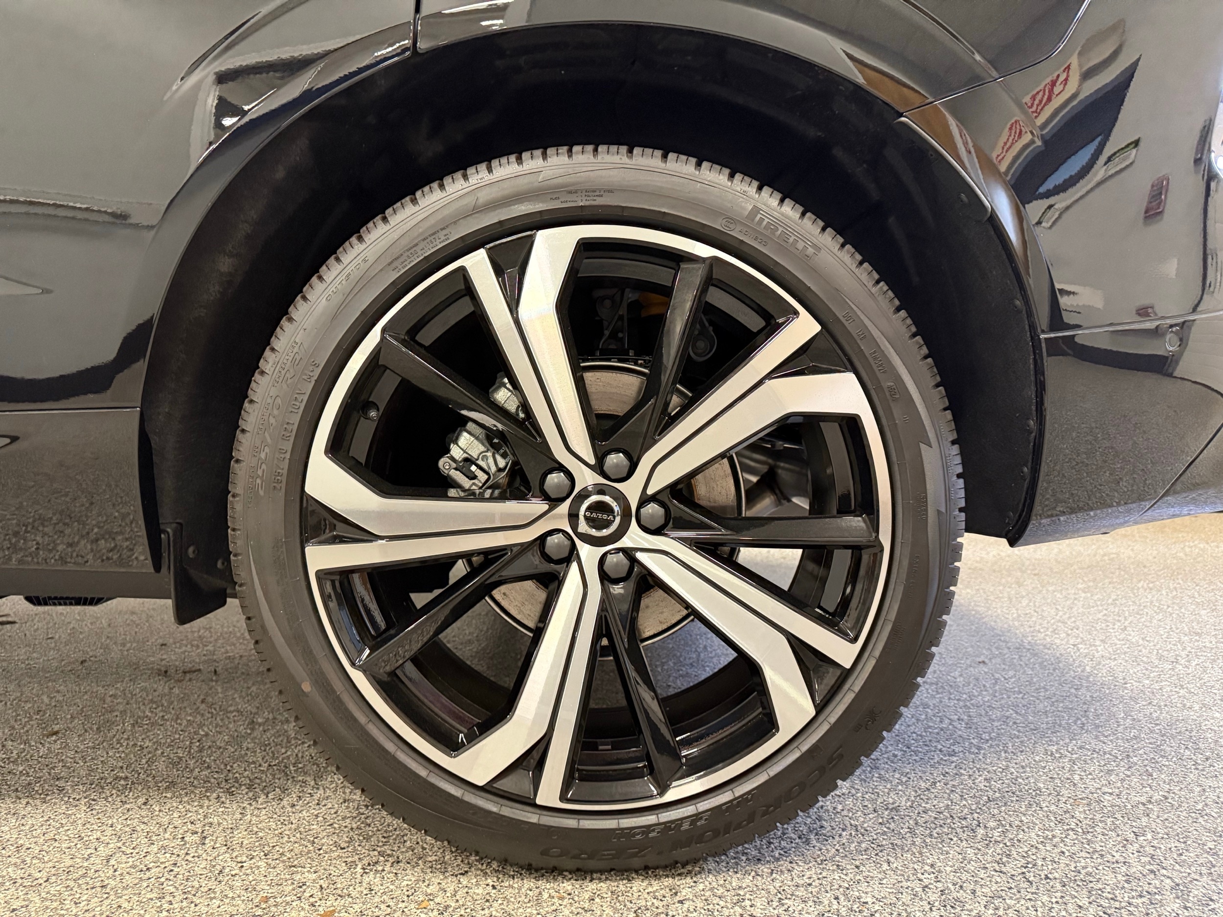 new 2025 Volvo XC60 car, priced at $61,005