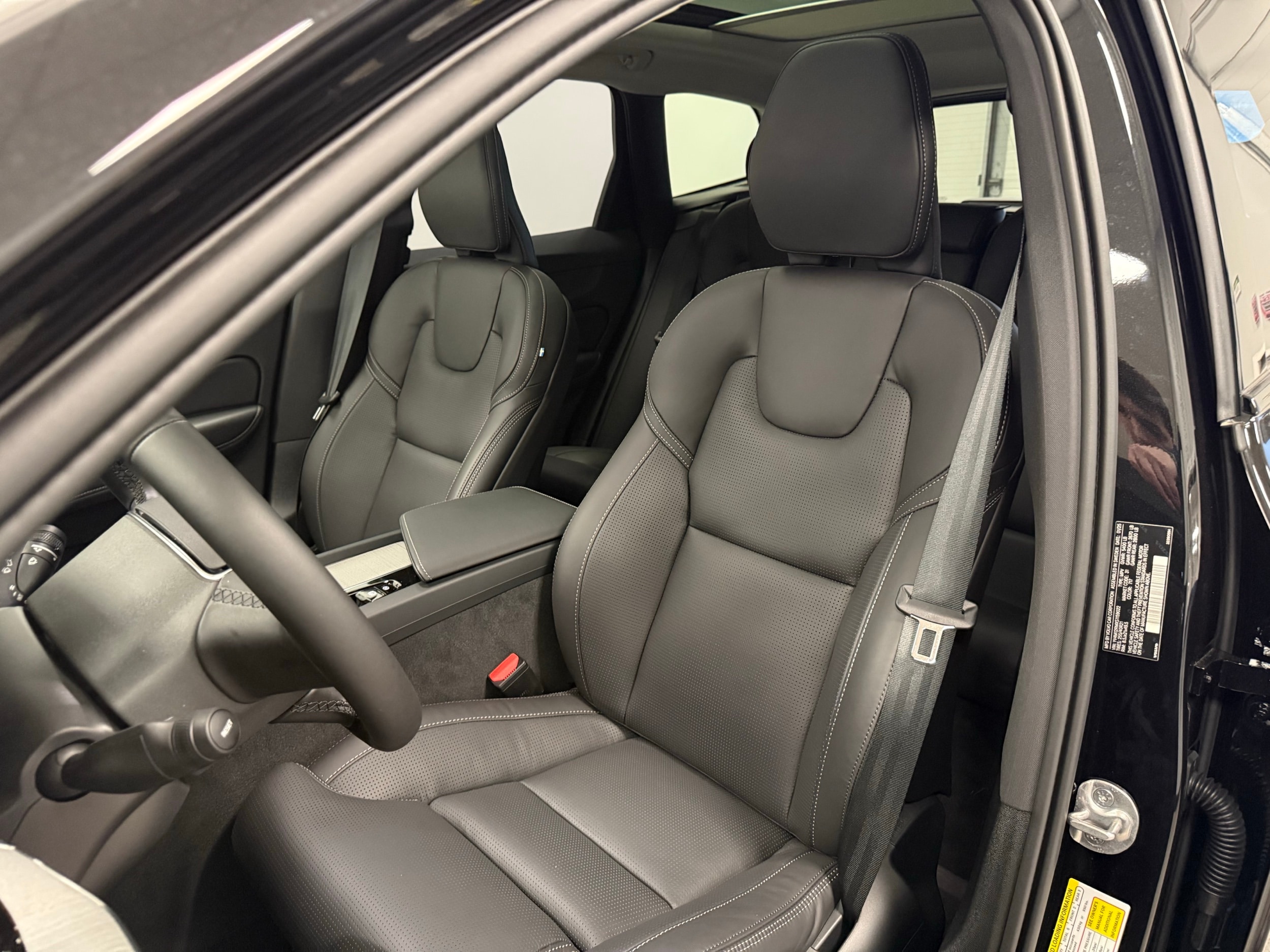 new 2025 Volvo XC60 car, priced at $61,005