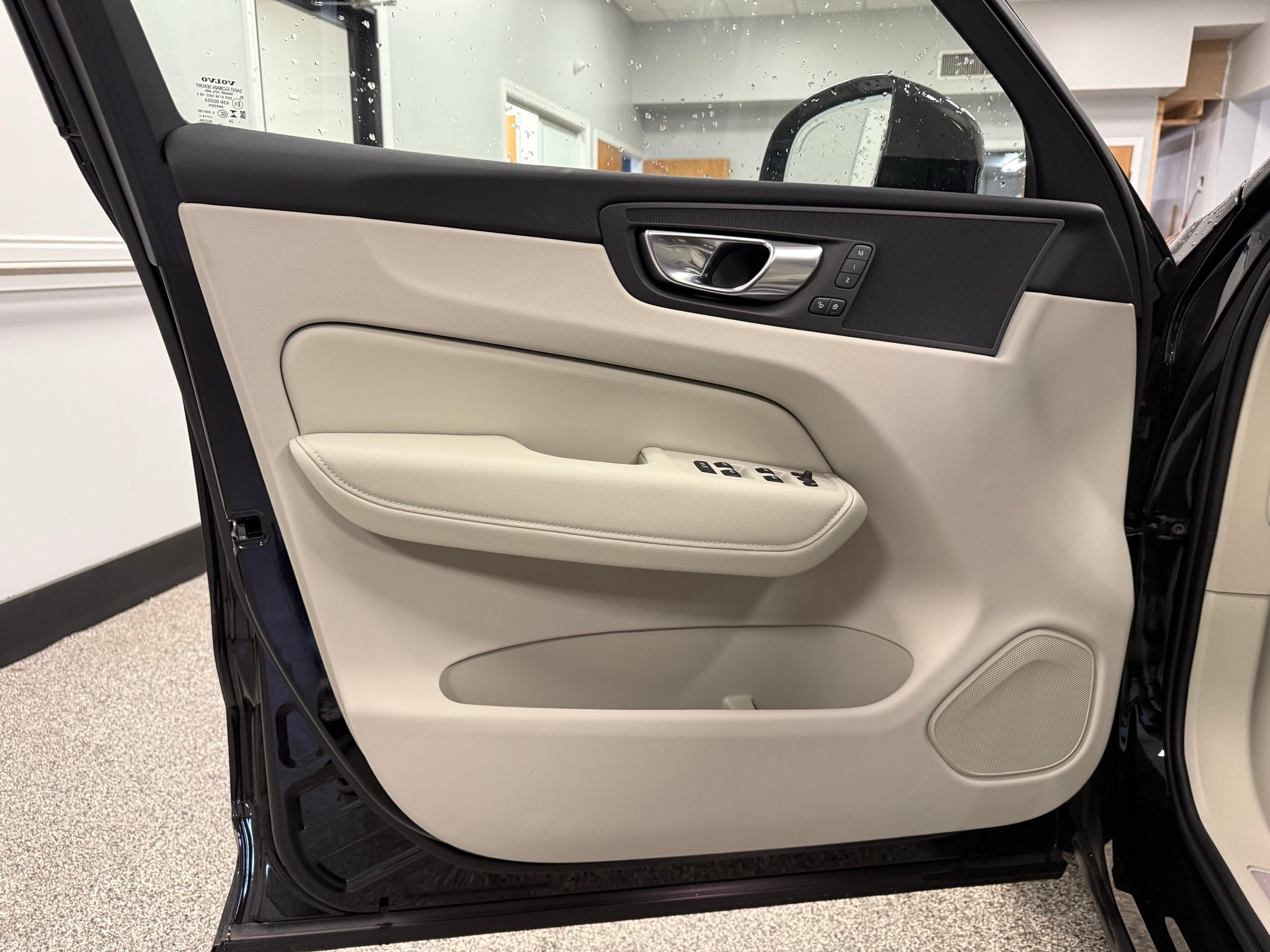 new 2025 Volvo XC60 plug-in hybrid car, priced at $66,235