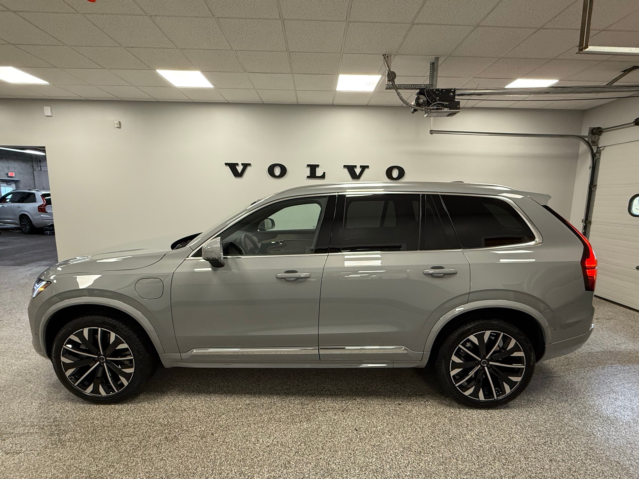 new 2025 Volvo XC90 plug-in hybrid car, priced at $78,805