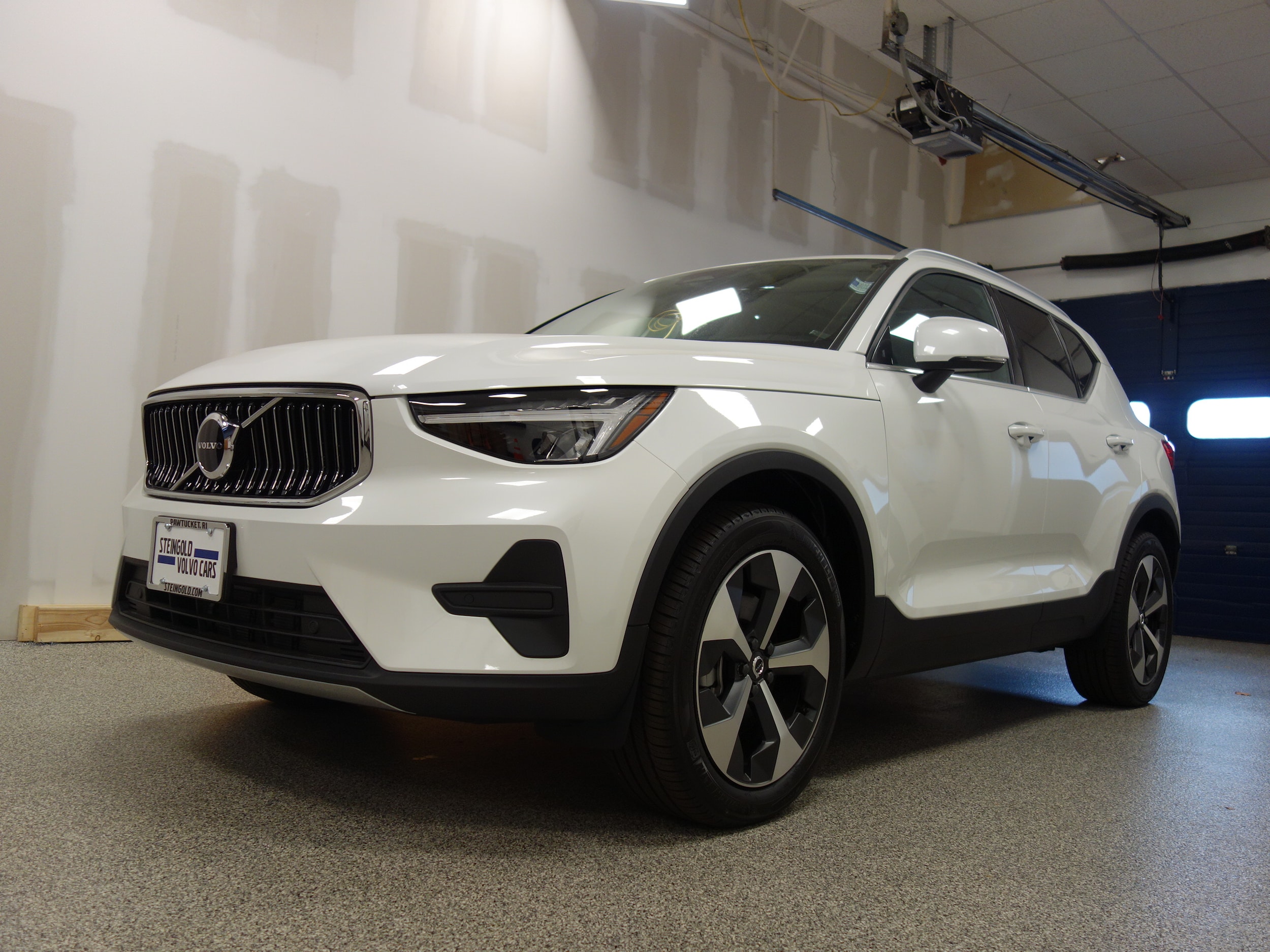 new 2025 Volvo XC40 car, priced at $46,015