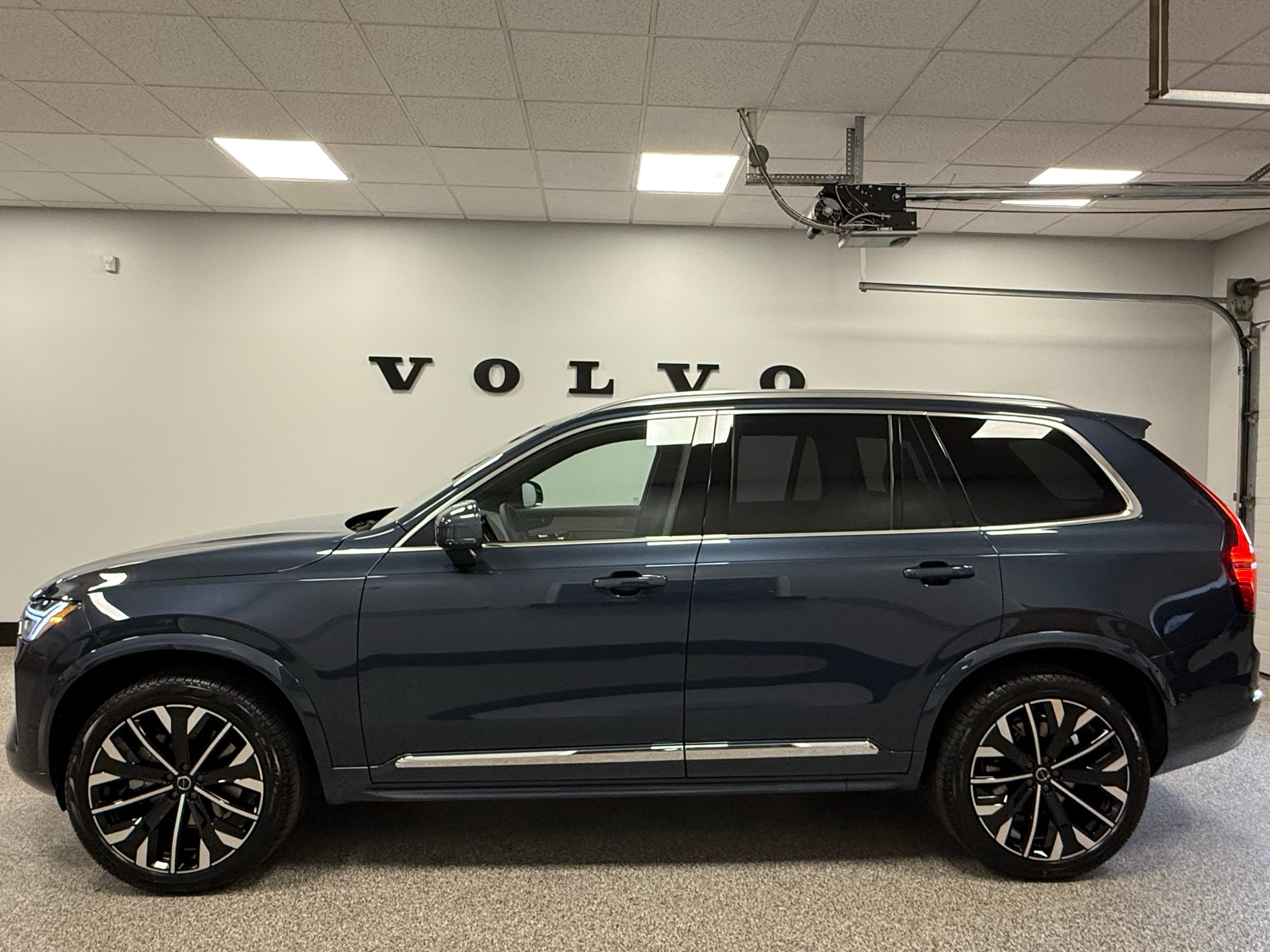 new 2025 Volvo XC90 car, priced at $72,345