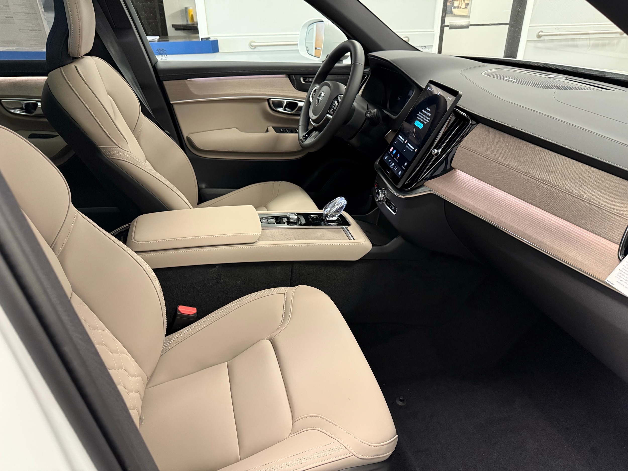 new 2025 Volvo XC90 car, priced at $68,245