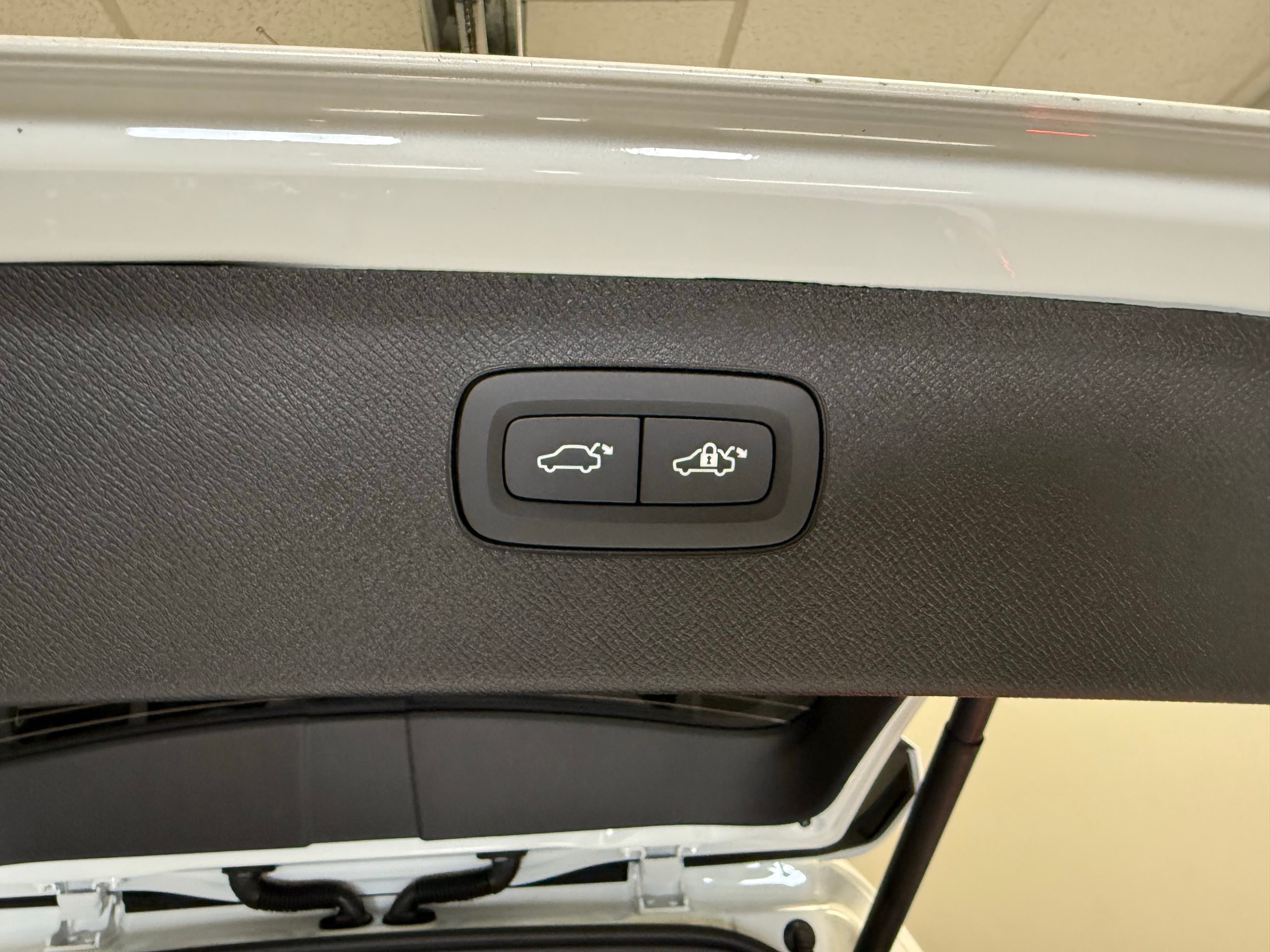 new 2025 Volvo XC90 car, priced at $68,245