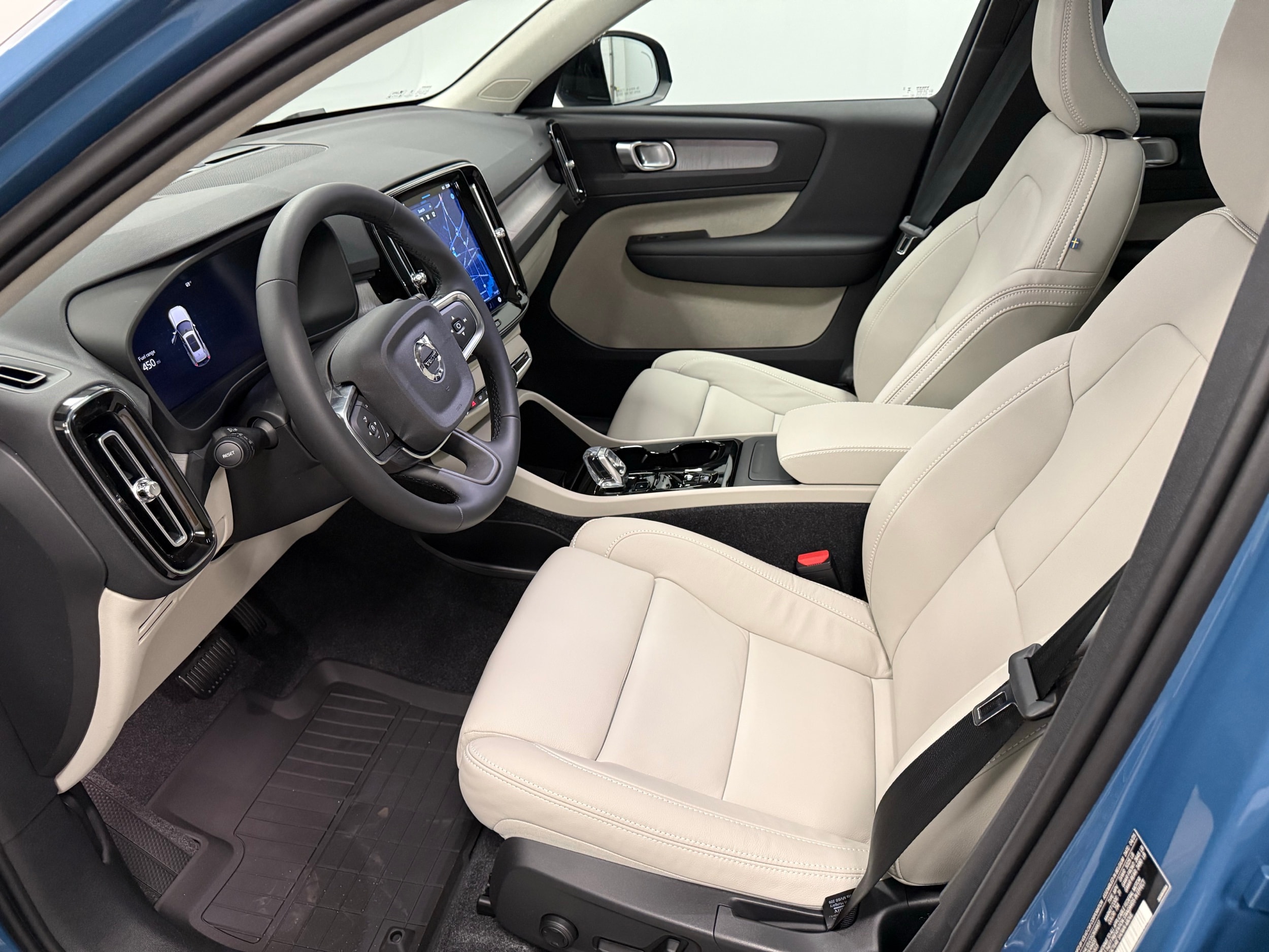 new 2025 Volvo XC40 car, priced at $49,810