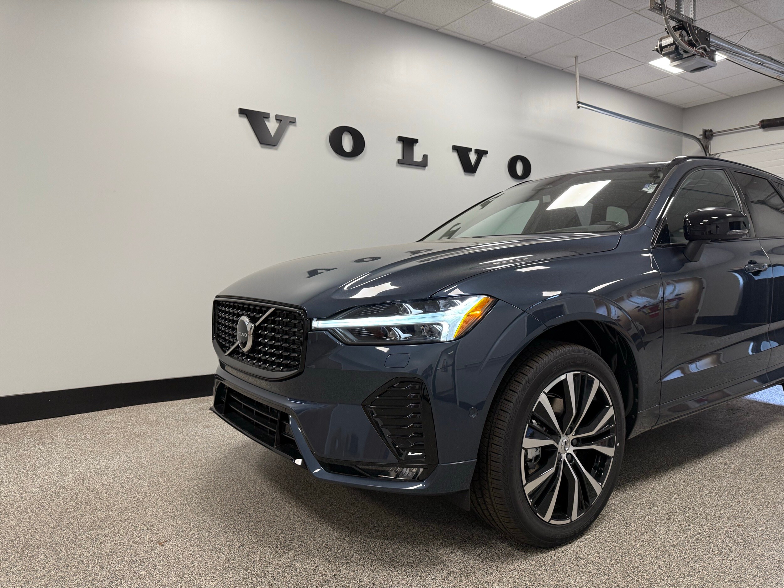 new 2025 Volvo XC60 car, priced at $55,335