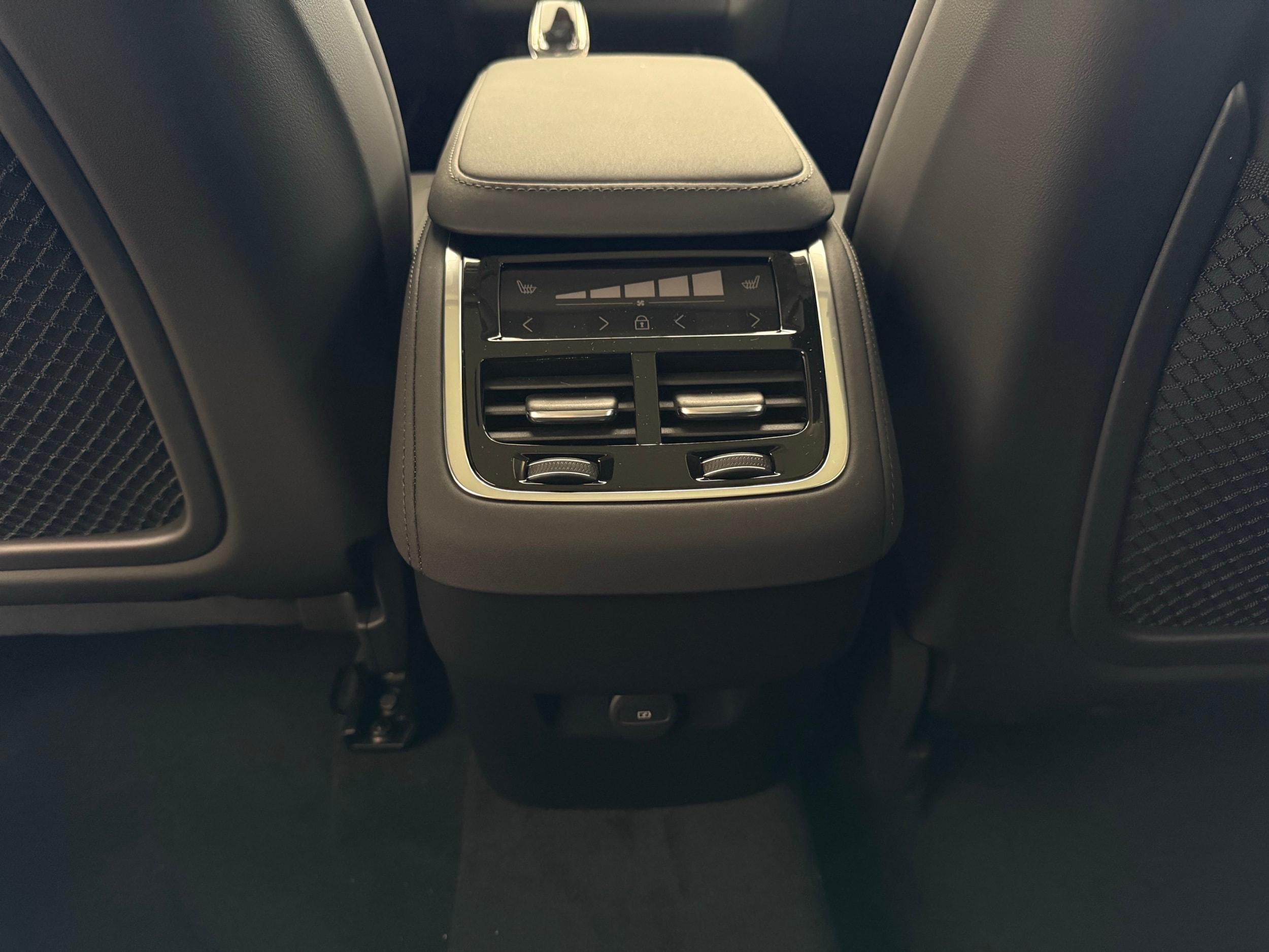 new 2026 Volvo XC90 car, priced at $71,825