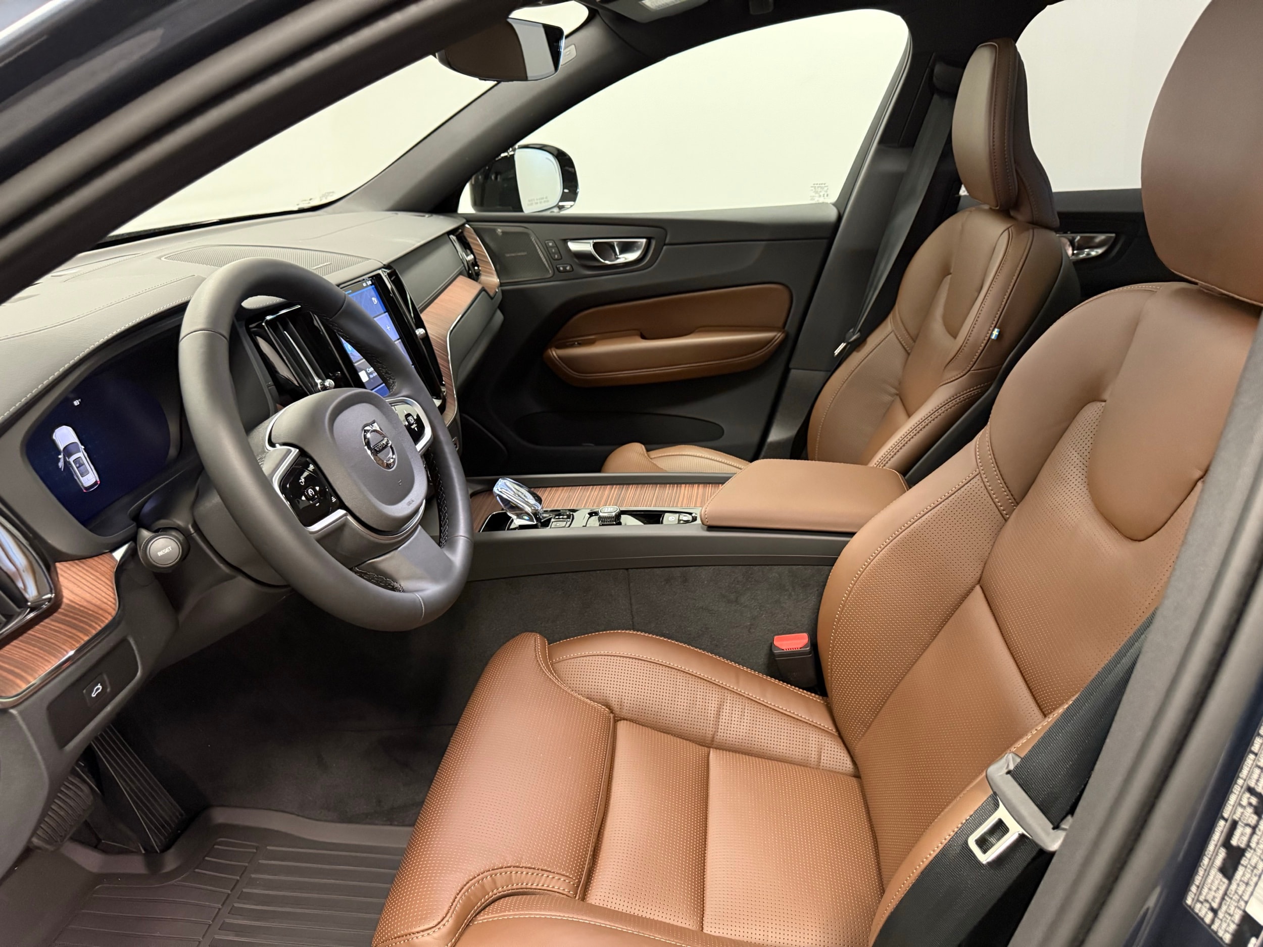 new 2025 Volvo XC60 car, priced at $59,645