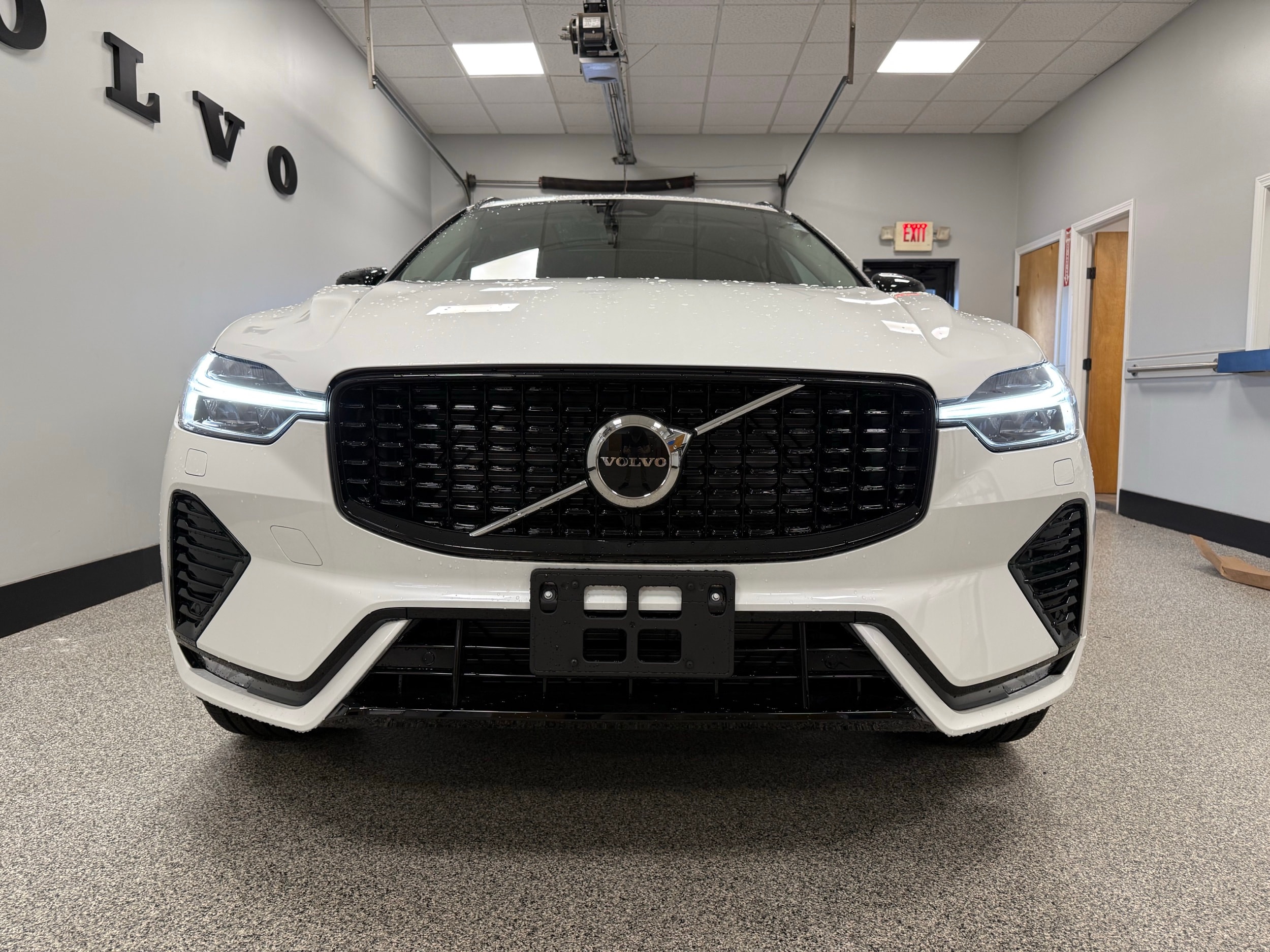 new 2025 Volvo XC60 car, priced at $50,705
