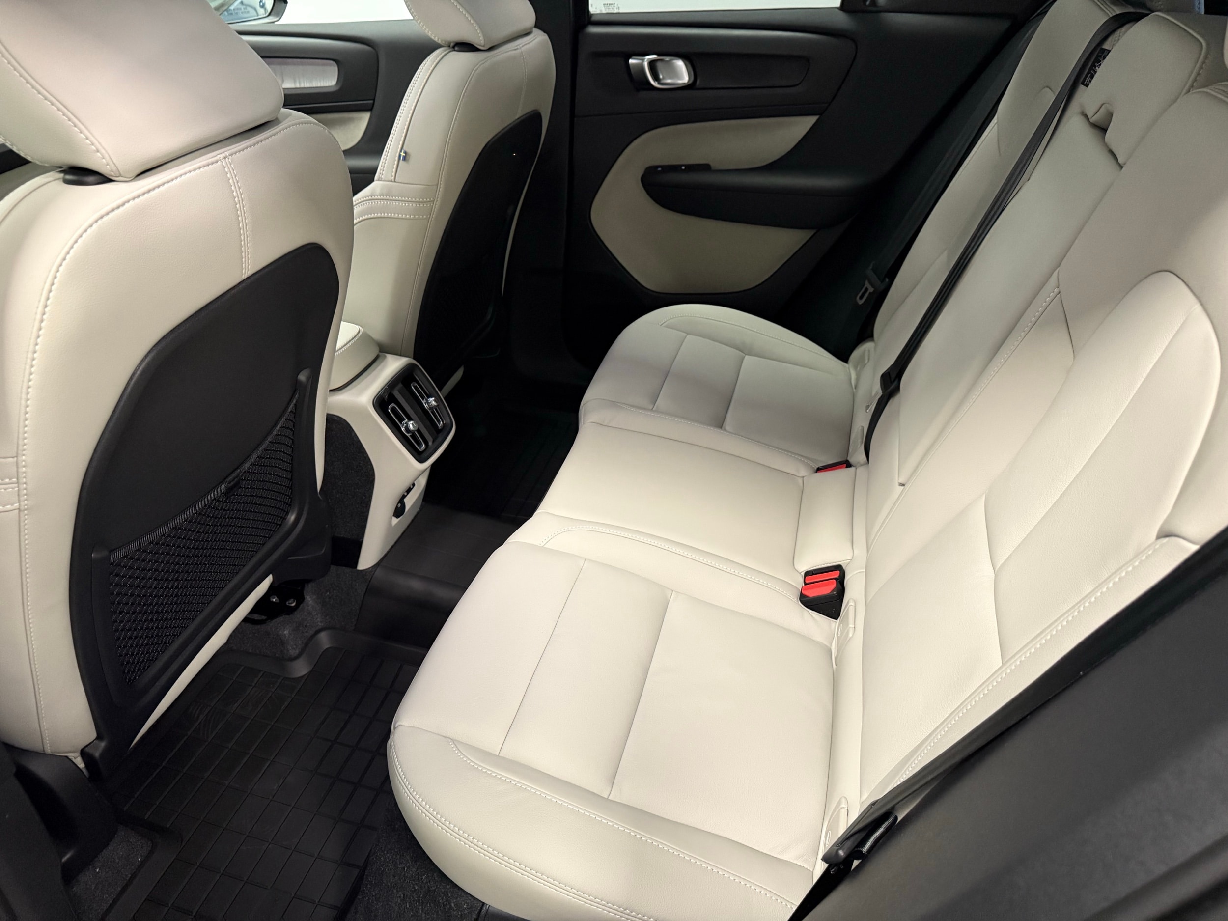 new 2025 Volvo XC40 car, priced at $49,810