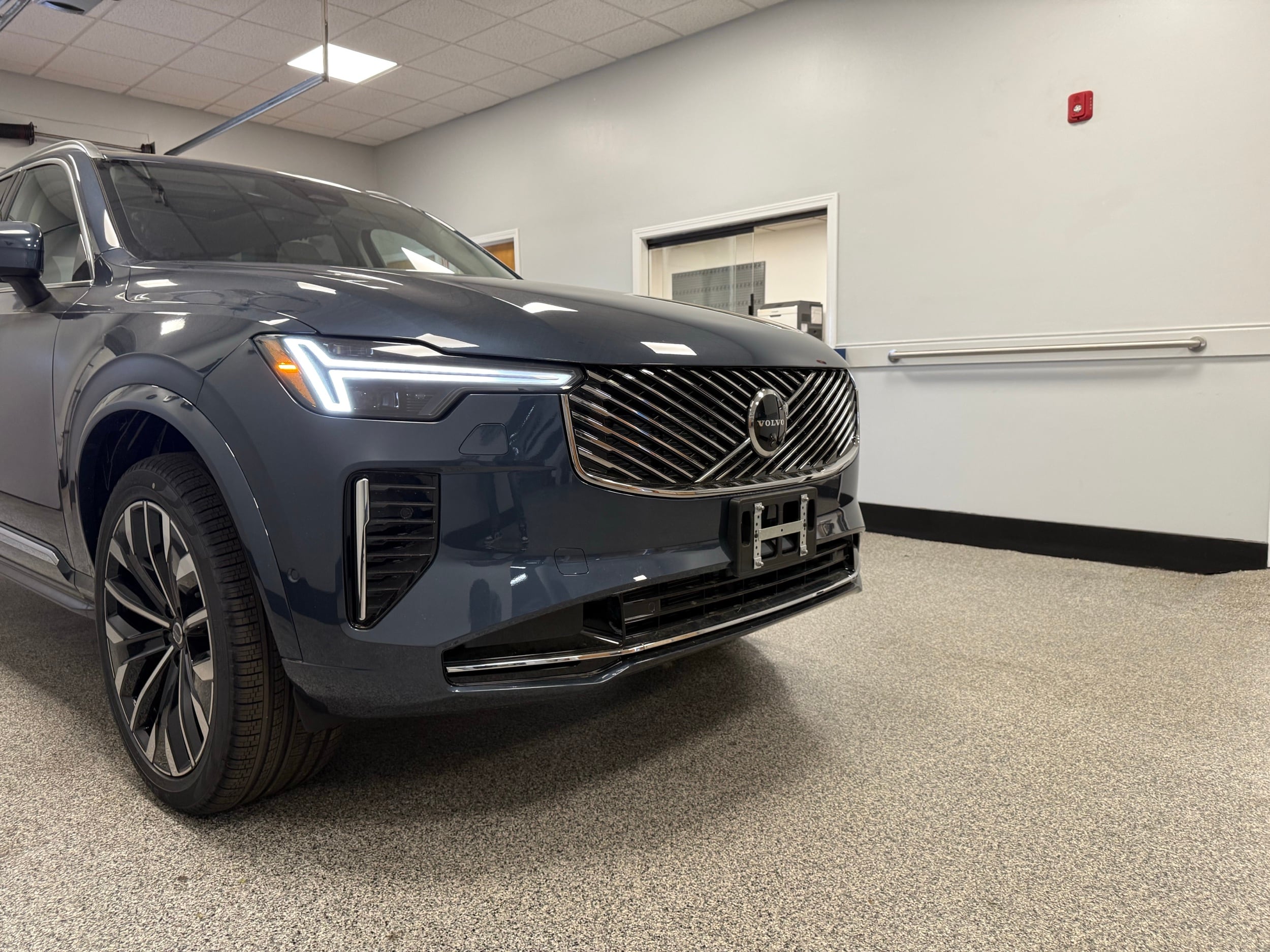 new 2025 Volvo XC90 car, priced at $76,045