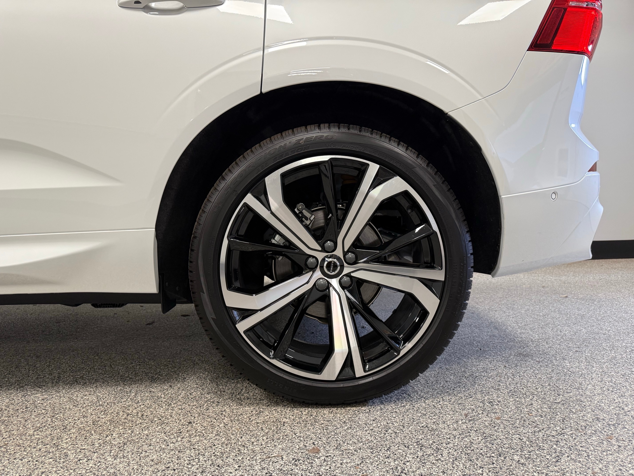 new 2025 Volvo XC60 car, priced at $60,660