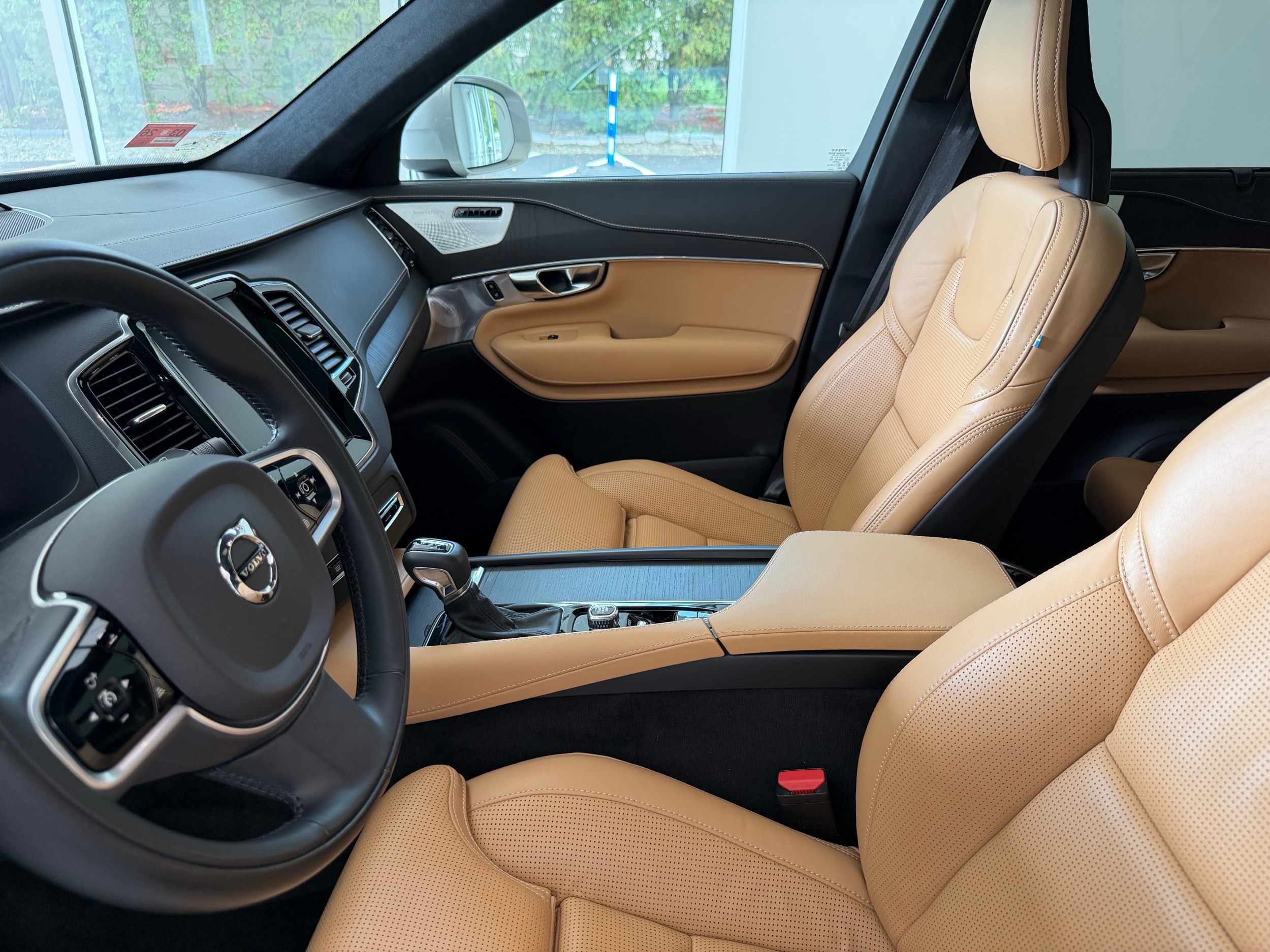 used 2021 Volvo XC90 car, priced at $38,400
