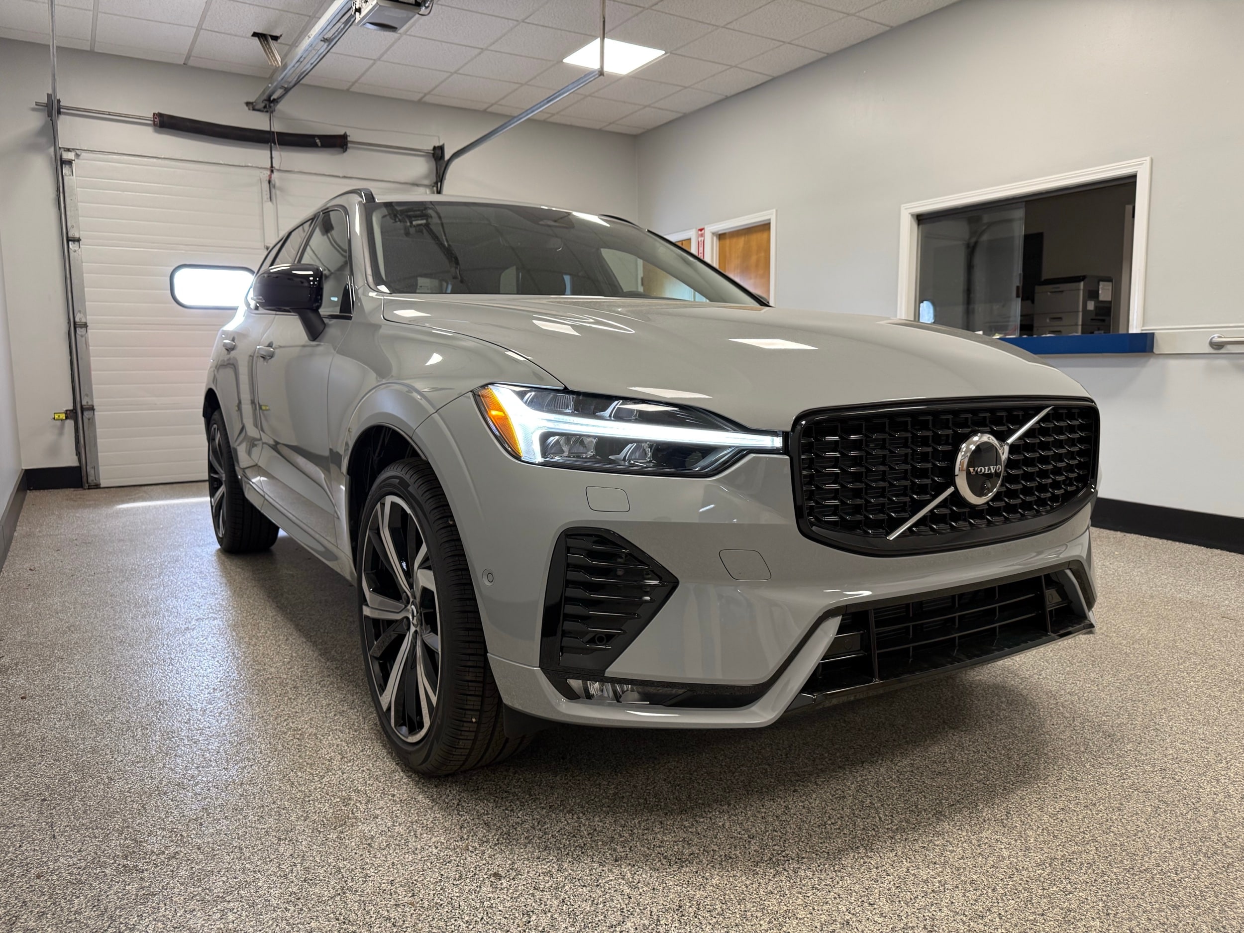 new 2025 Volvo XC60 car, priced at $61,400