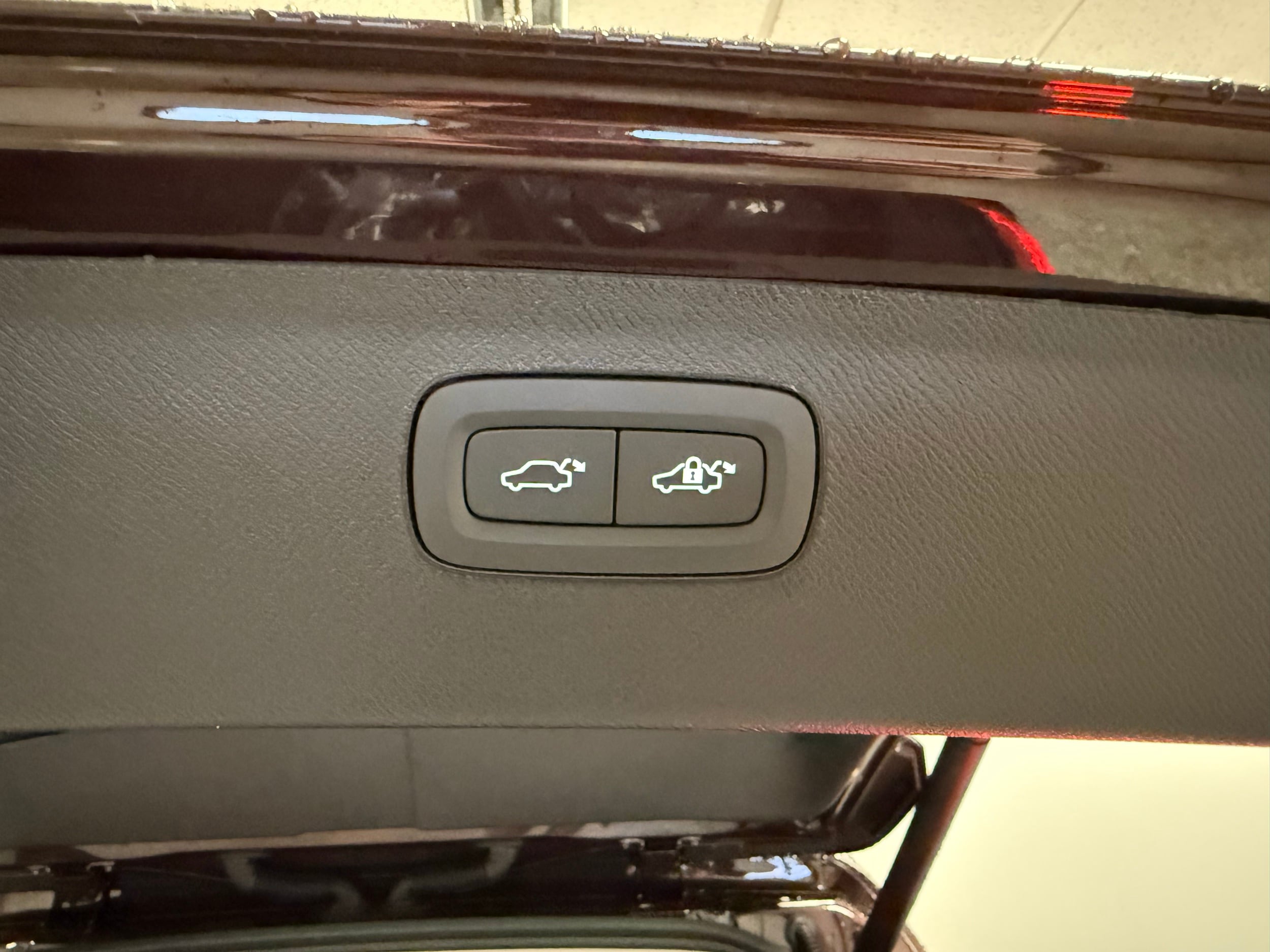 new 2025 Volvo XC90 plug-in hybrid car, priced at $79,195