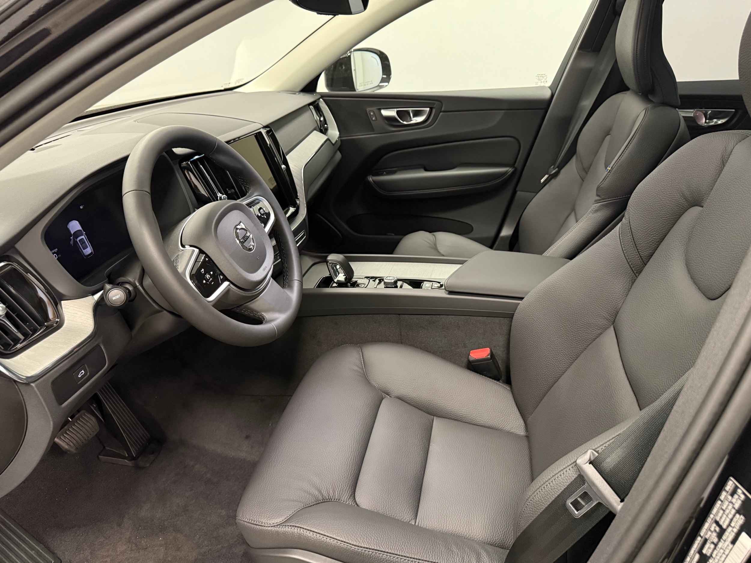 new 2025 Volvo XC60 car, priced at $55,360