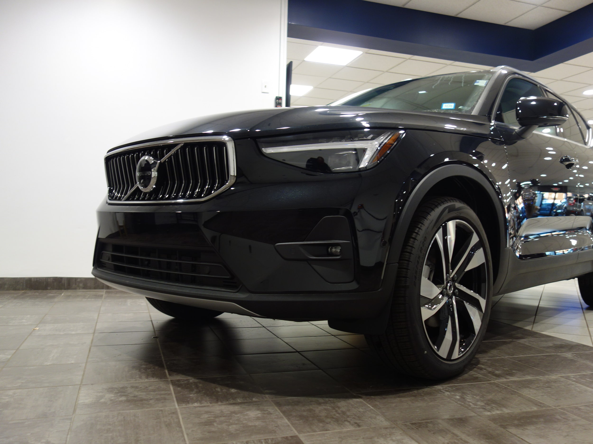 new 2025 Volvo XC40 car, priced at $50,375