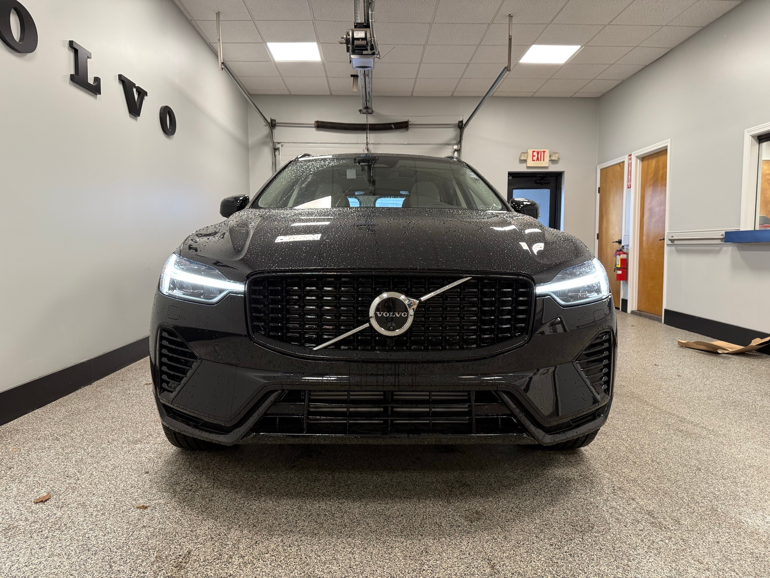 new 2025 Volvo XC60 plug-in hybrid car, priced at $66,235