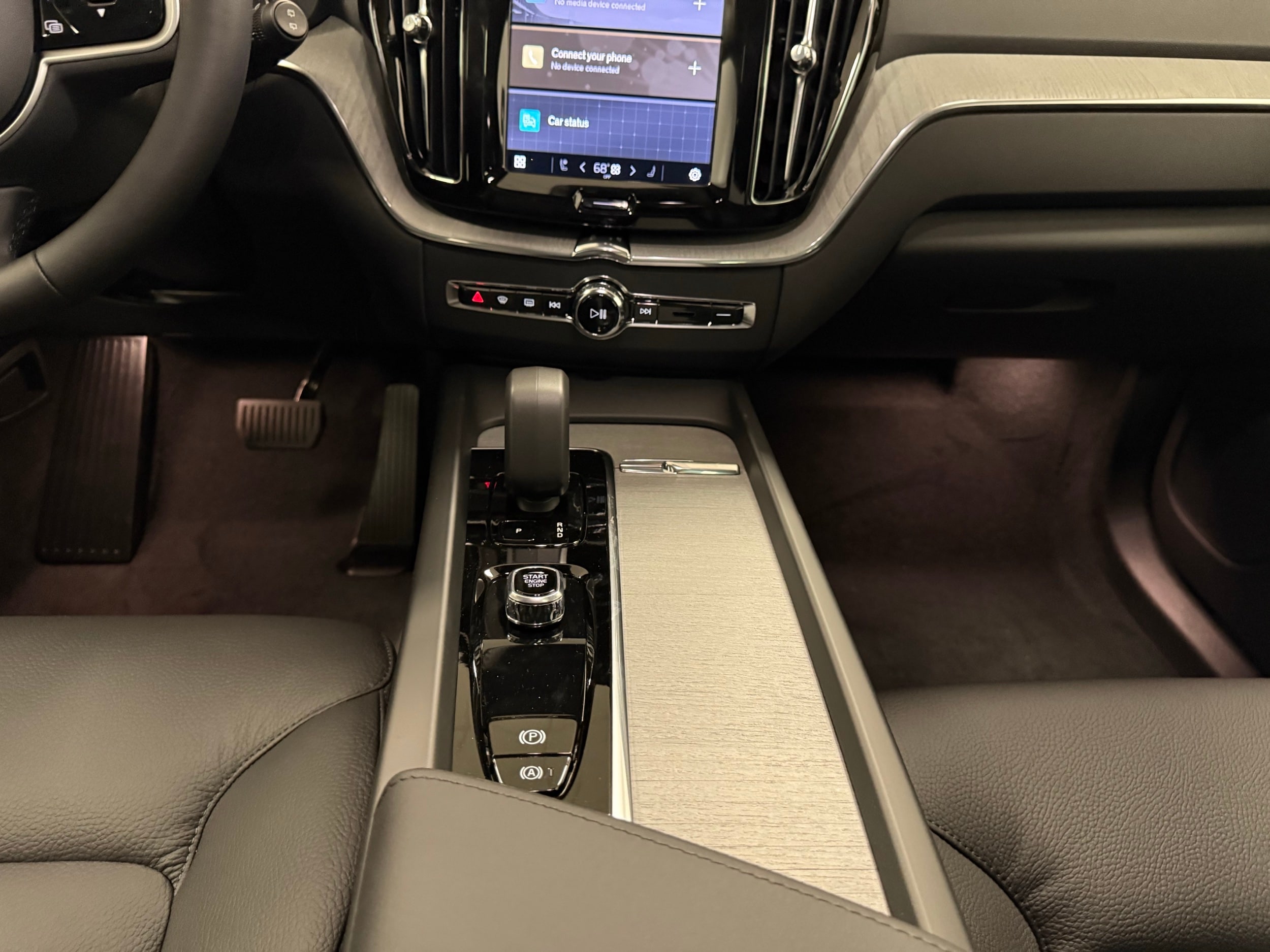 new 2025 Volvo XC60 car, priced at $55,360
