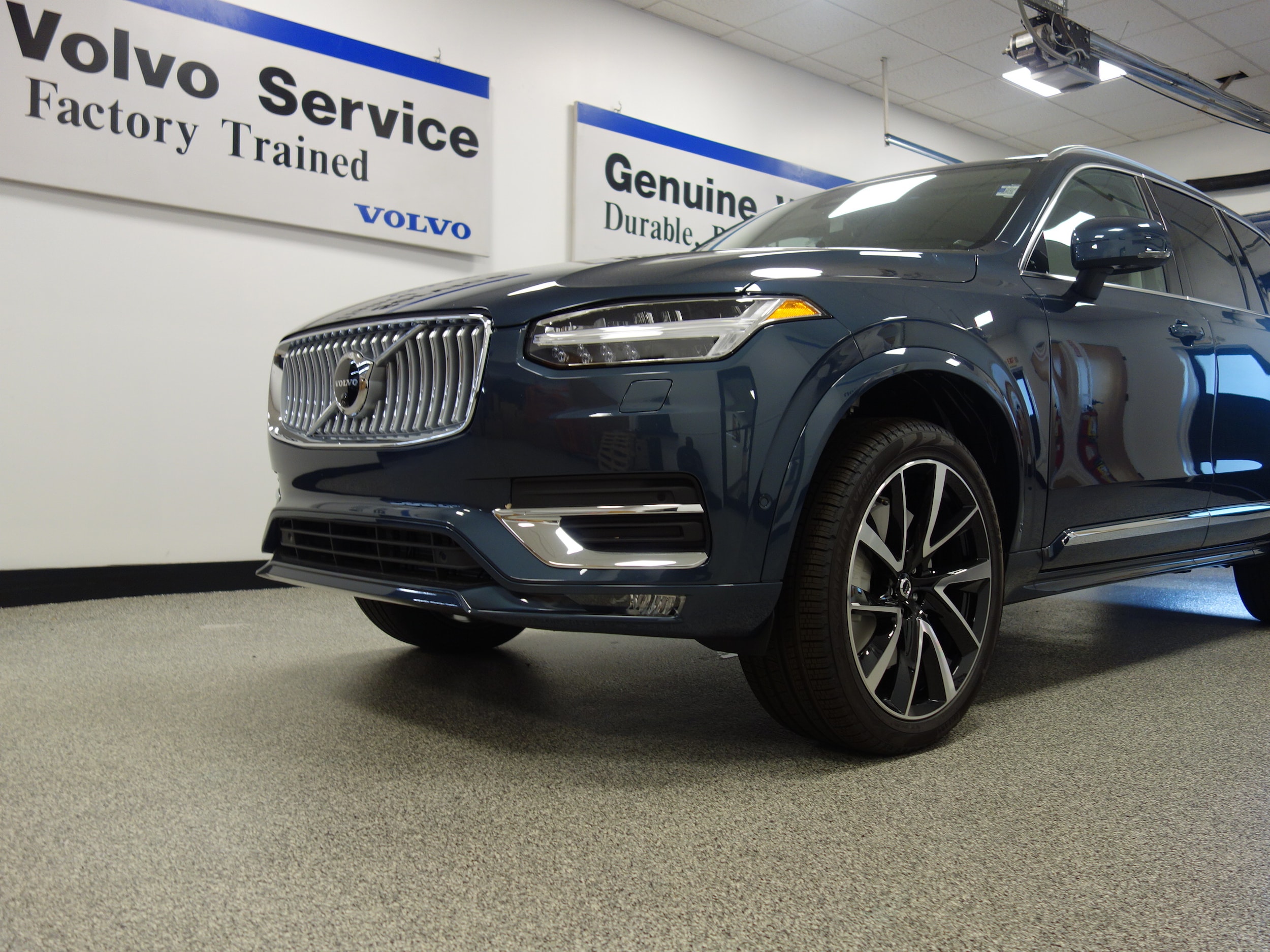 new 2025 Volvo XC90 car, priced at $69,950