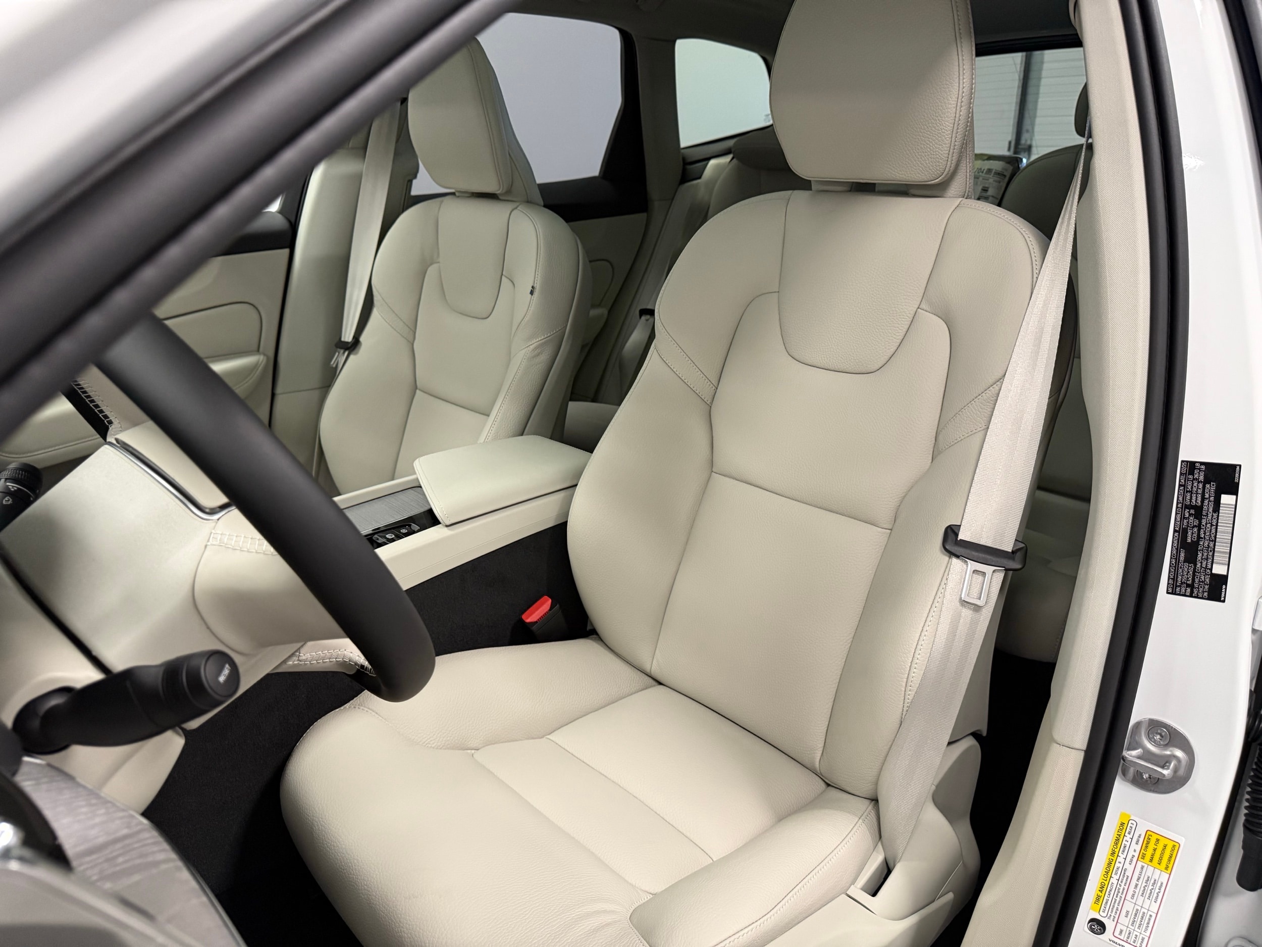 new 2025 Volvo XC60 car, priced at $55,360