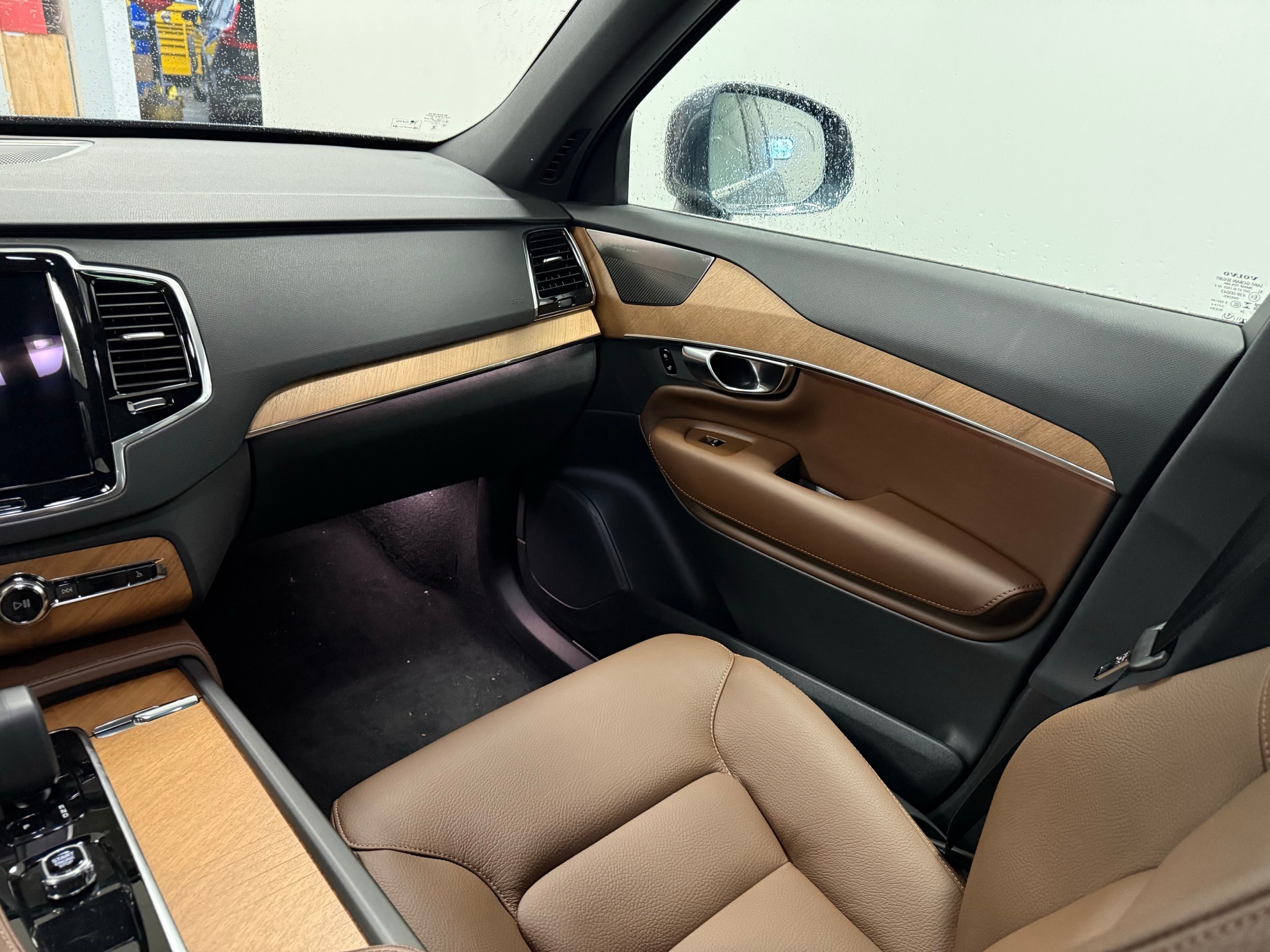new 2025 Volvo XC90 car, priced at $69,450