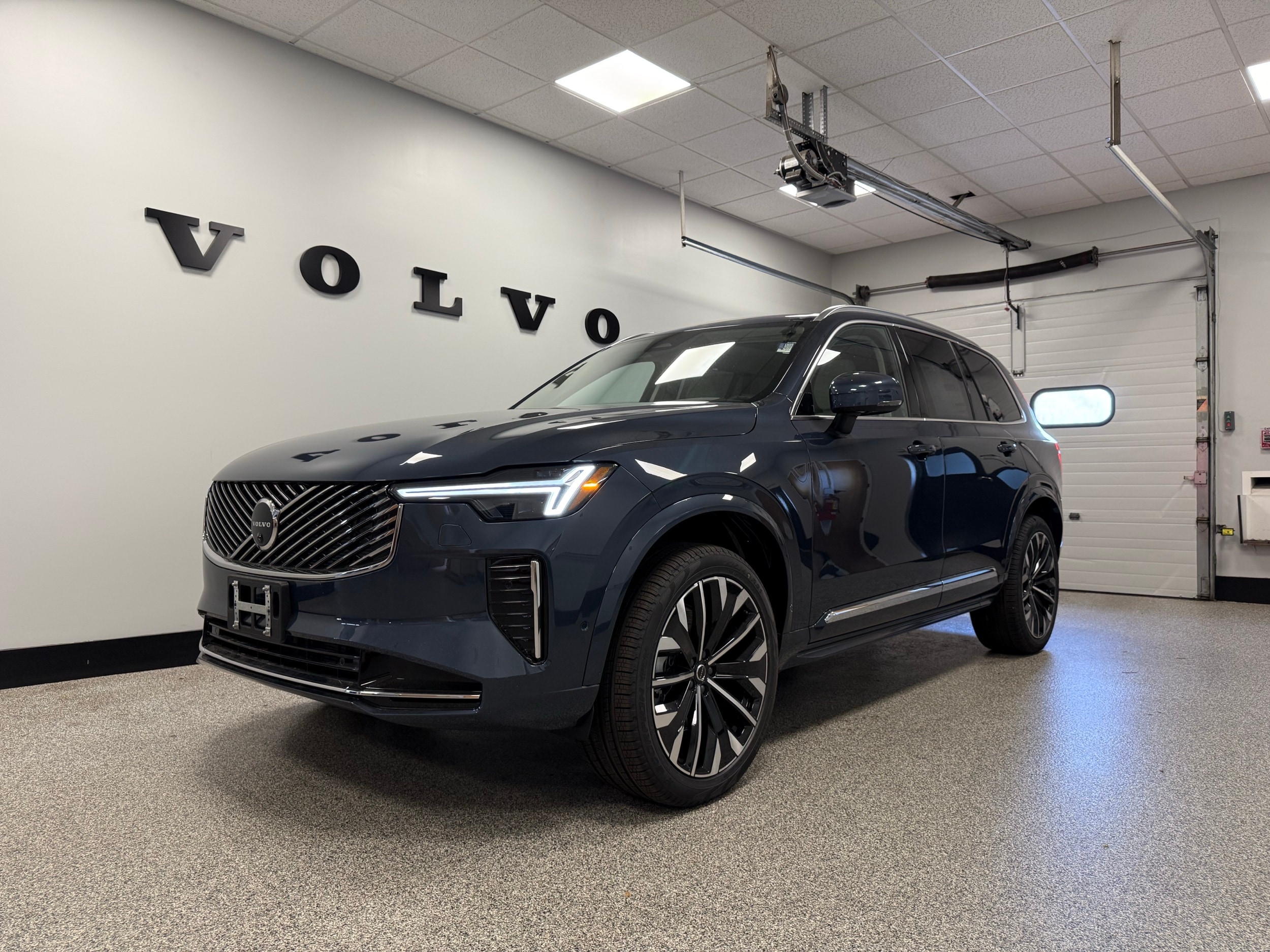 new 2025 Volvo XC90 car, priced at $76,045