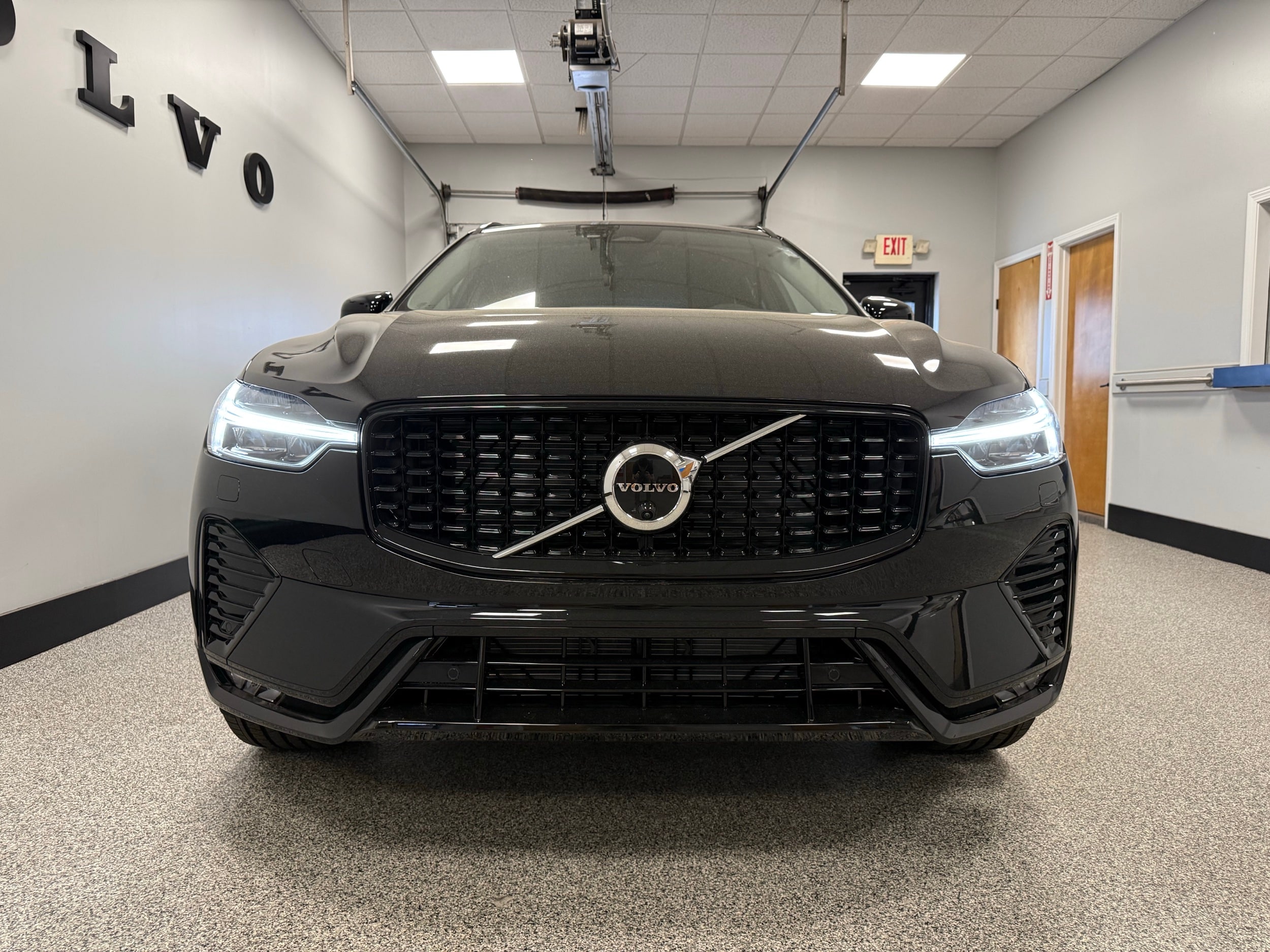 new 2025 Volvo XC60 car, priced at $55,360