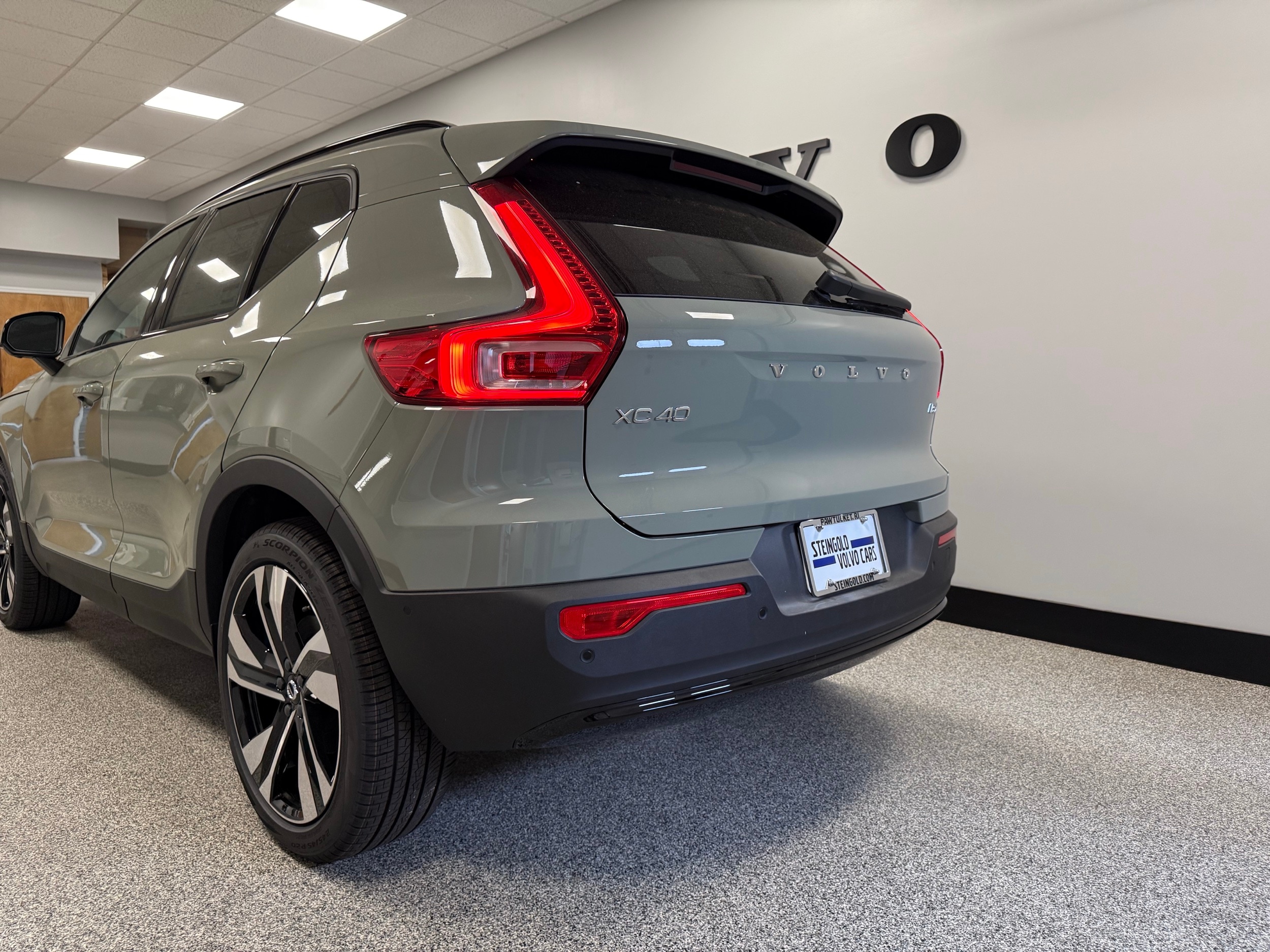 new 2025 Volvo XC40 car, priced at $49,810