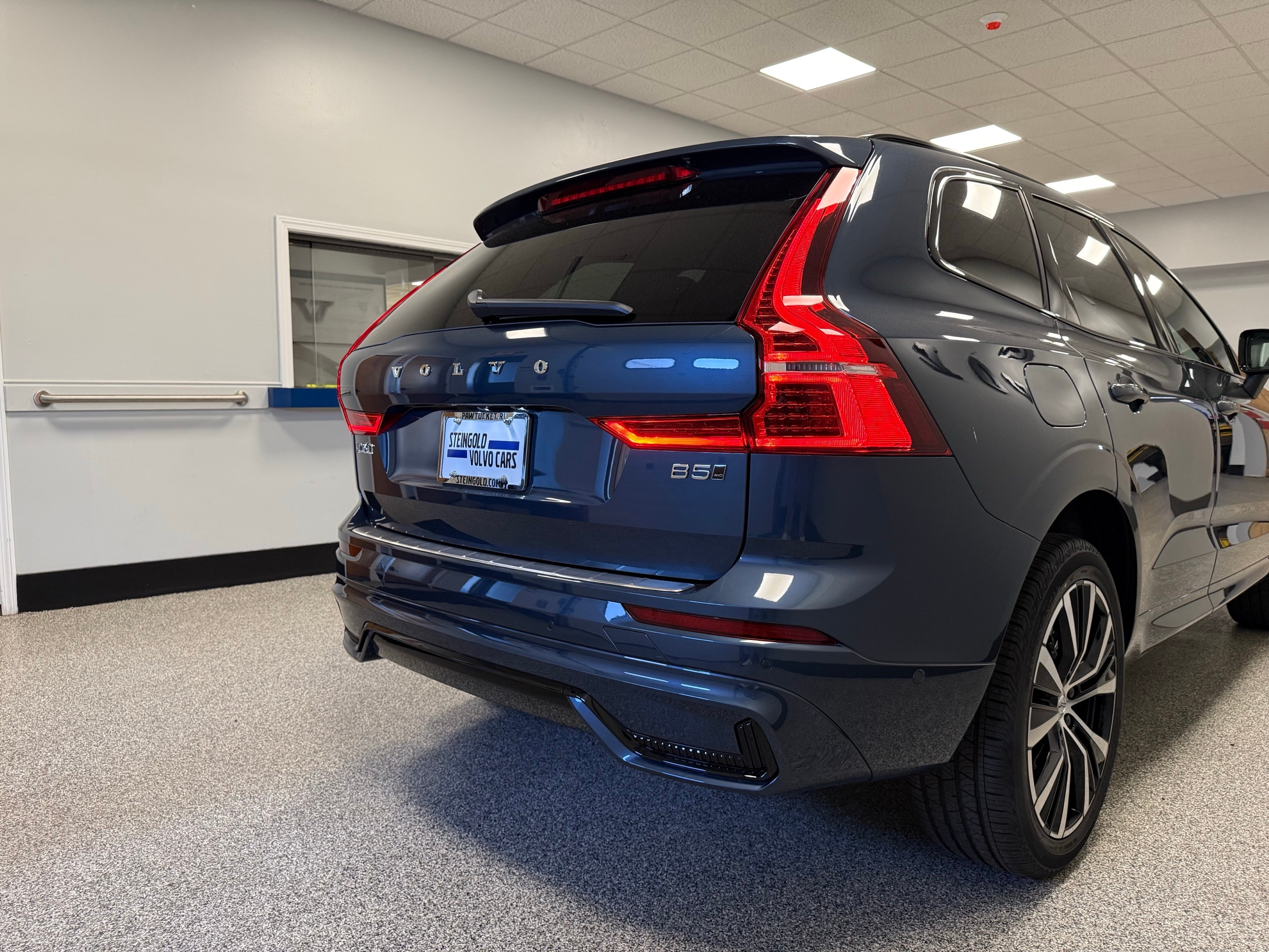 new 2025 Volvo XC60 car, priced at $59,645