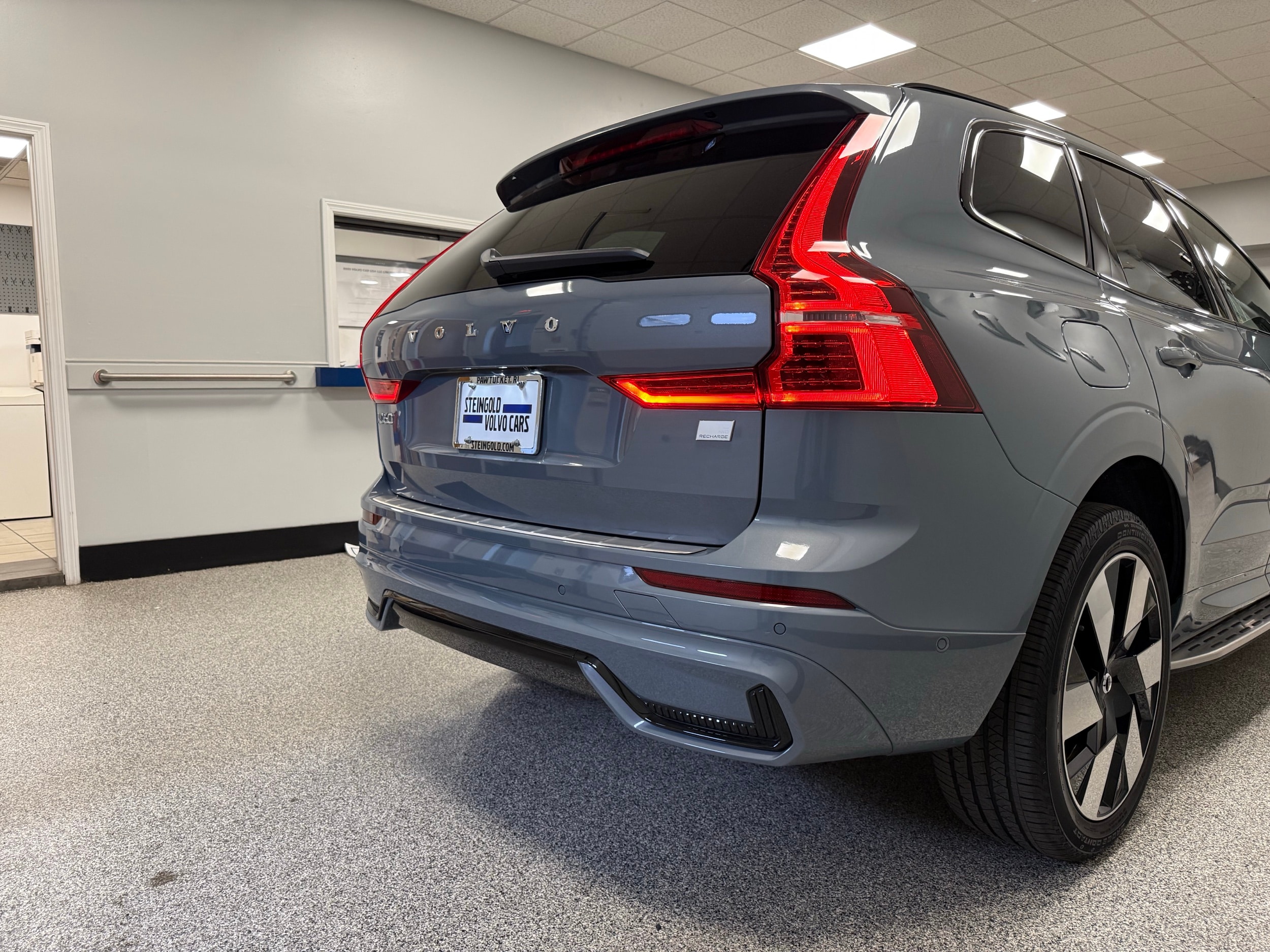 new 2024 Volvo XC60 plug-in hybrid car, priced at $59,920