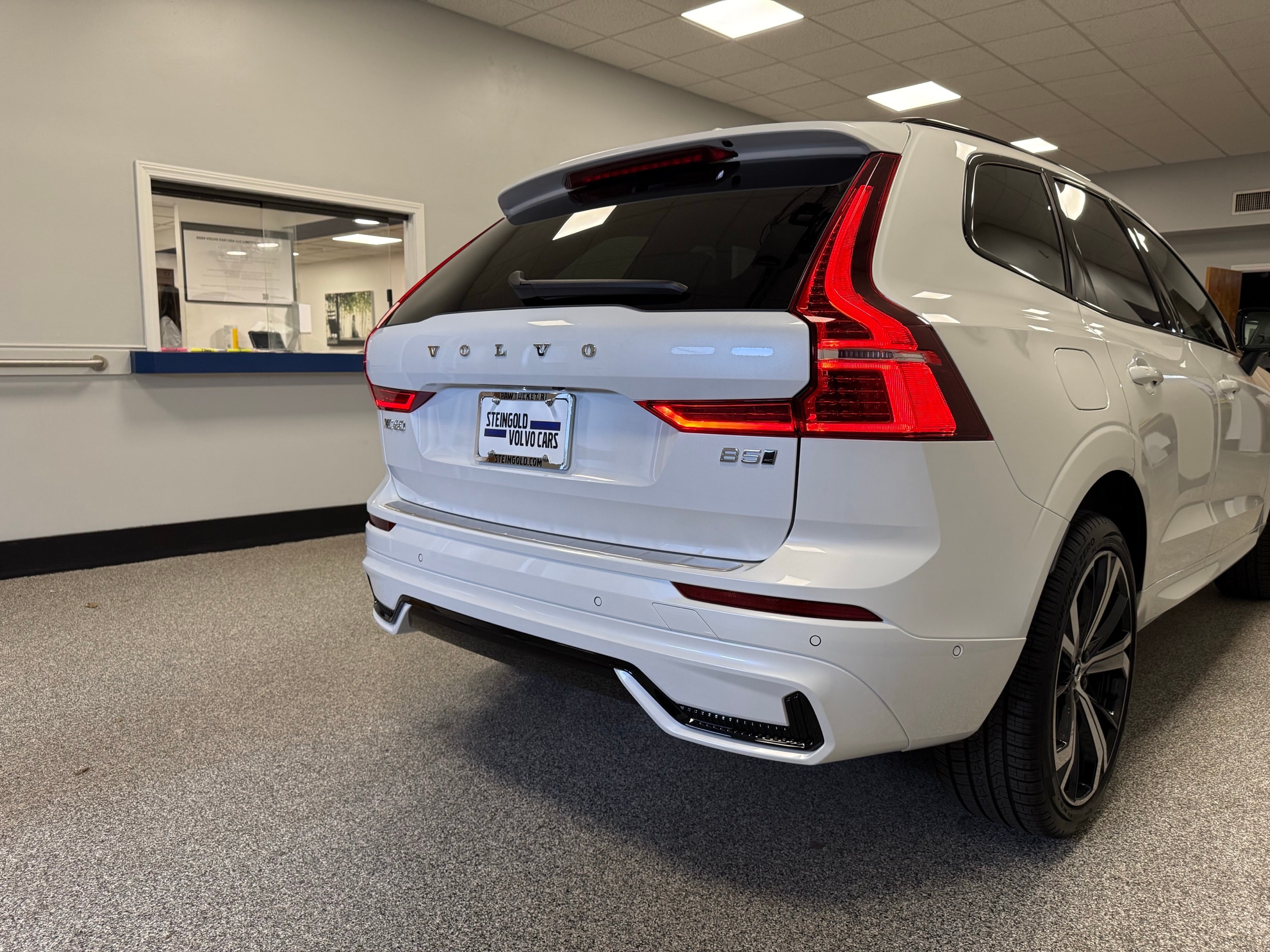 new 2025 Volvo XC60 car, priced at $60,660