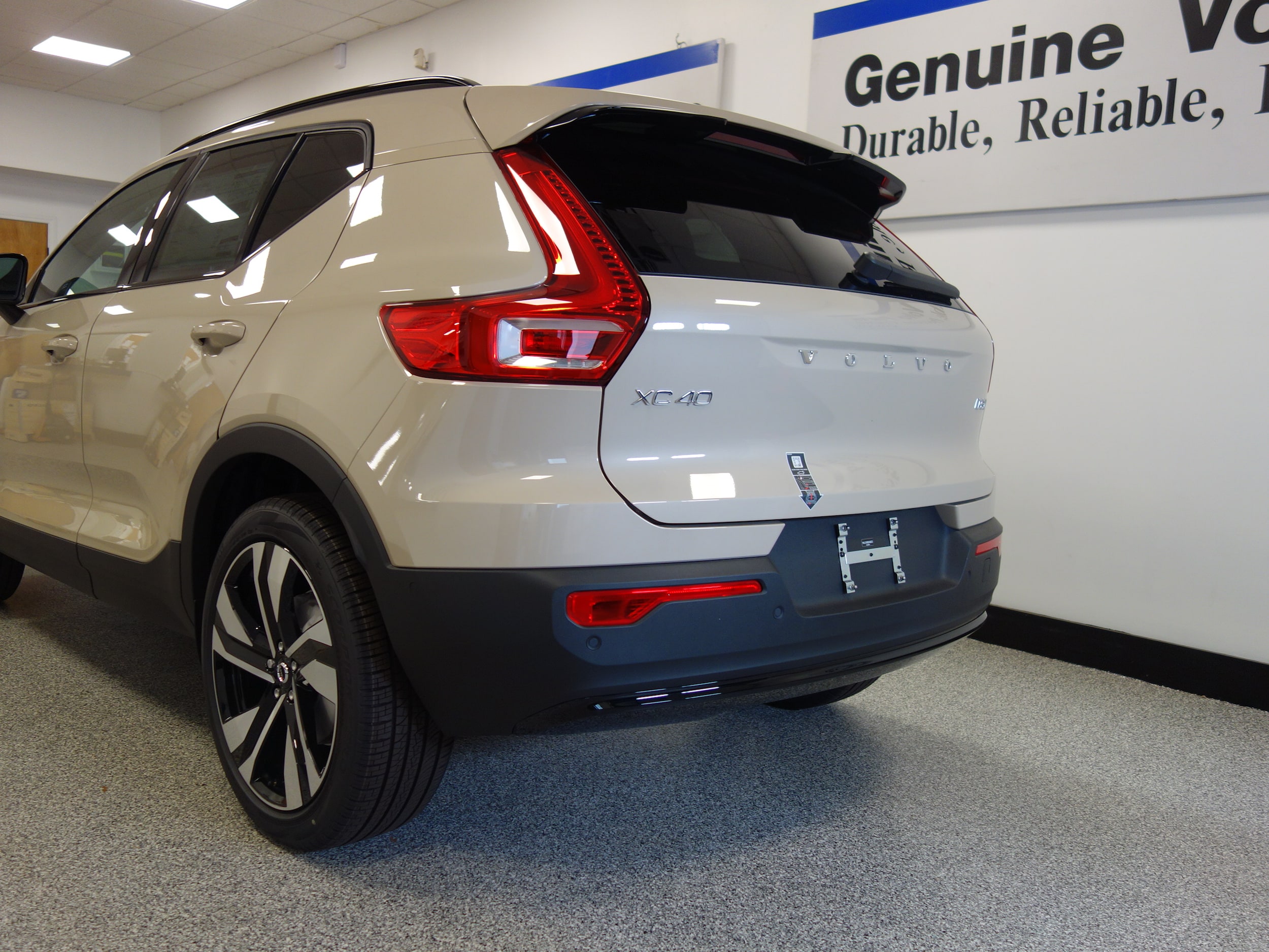 new 2025 Volvo XC40 car, priced at $51,040