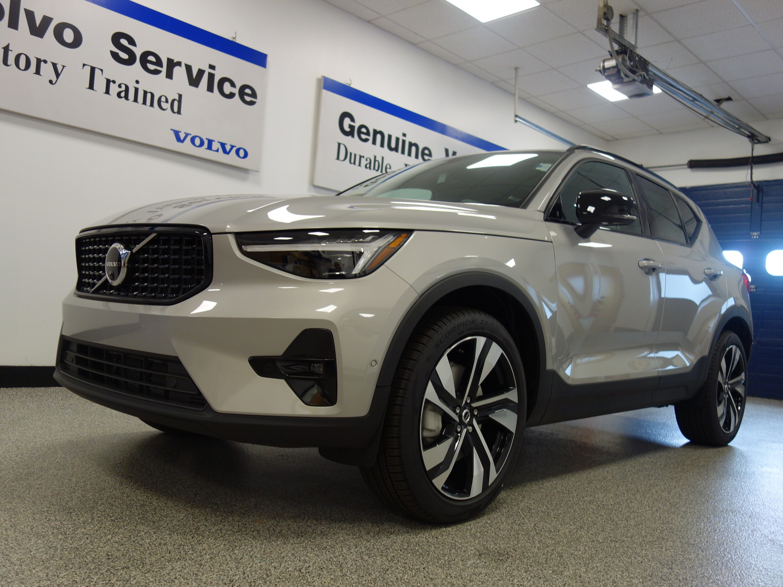 new 2025 Volvo XC40 car, priced at $51,040