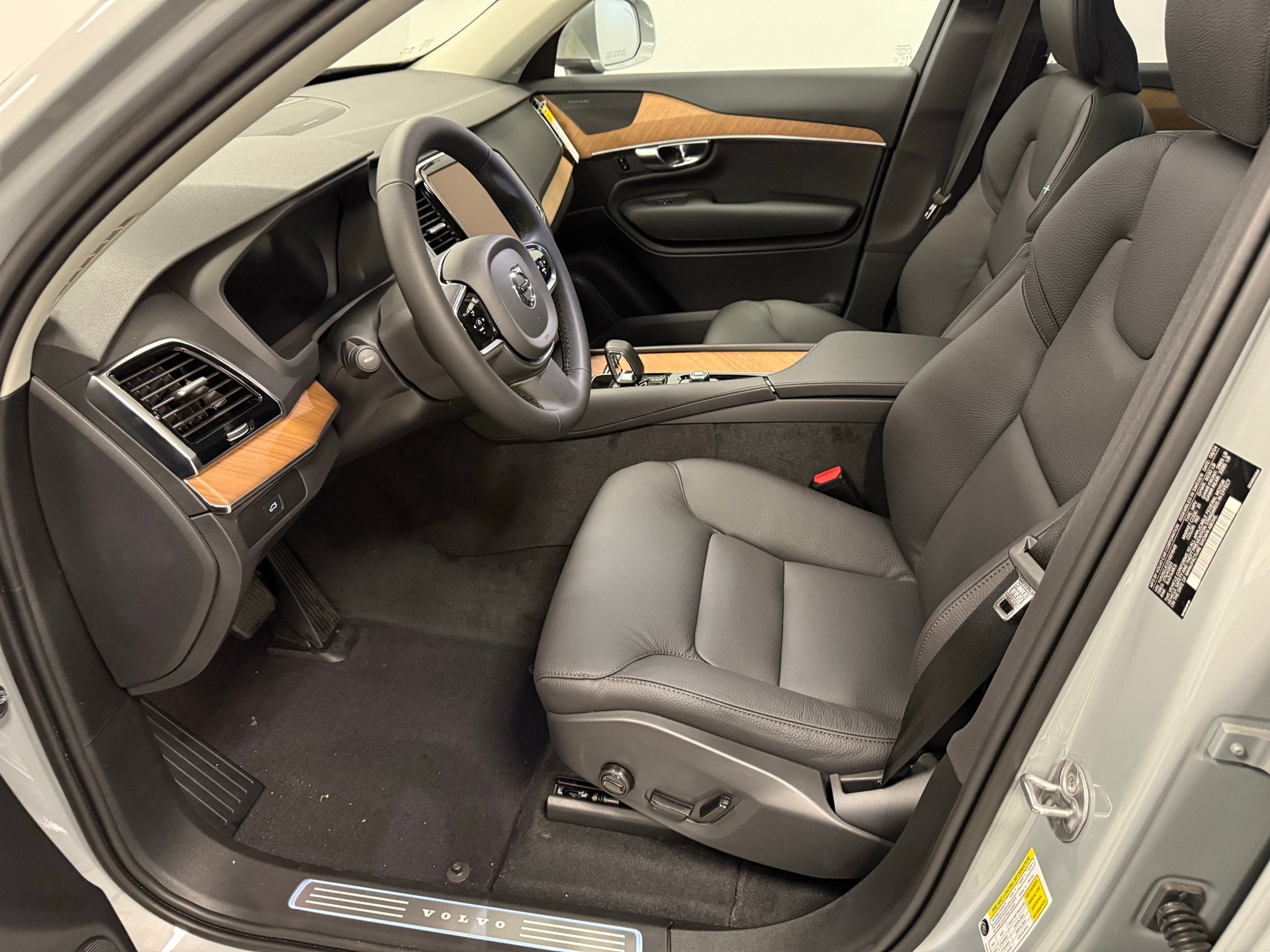 new 2025 Volvo XC90 car, priced at $68,955