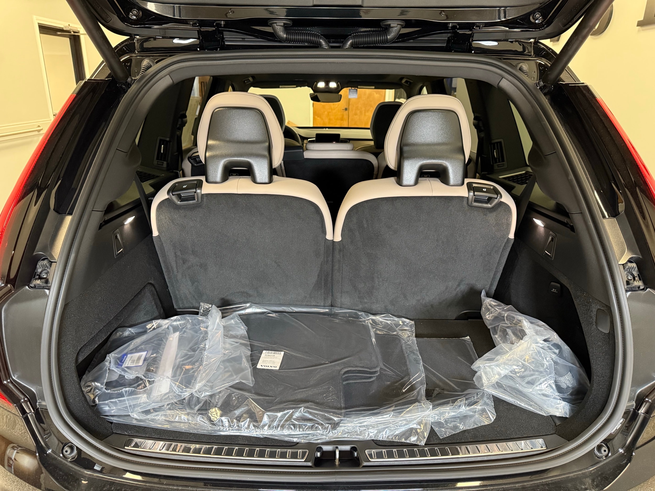 new 2025 Volvo XC90 plug-in hybrid car, priced at $77,895