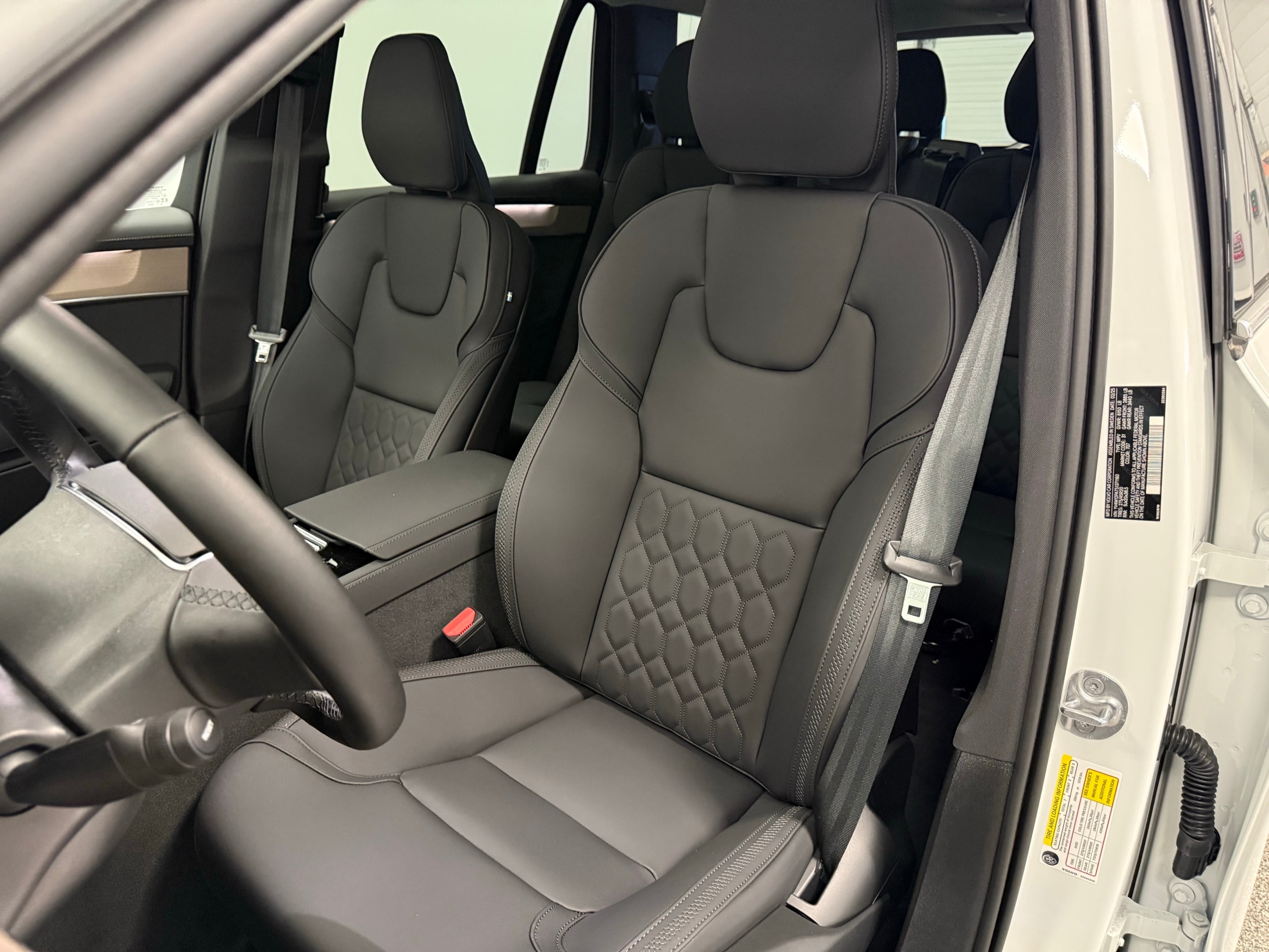 new 2025 Volvo XC90 car, priced at $61,795