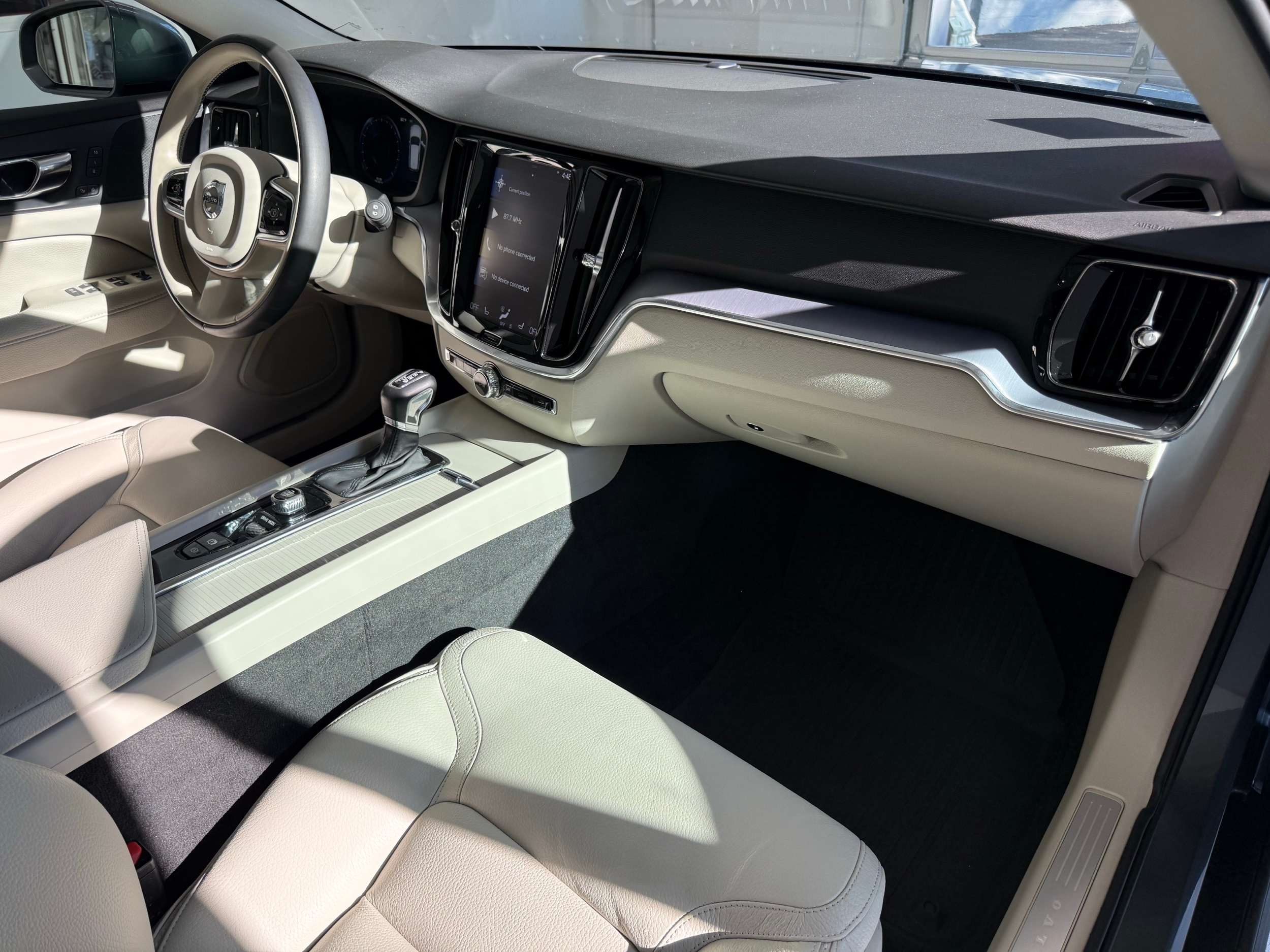 used 2020 Volvo V60 Cross Country car, priced at $31,500