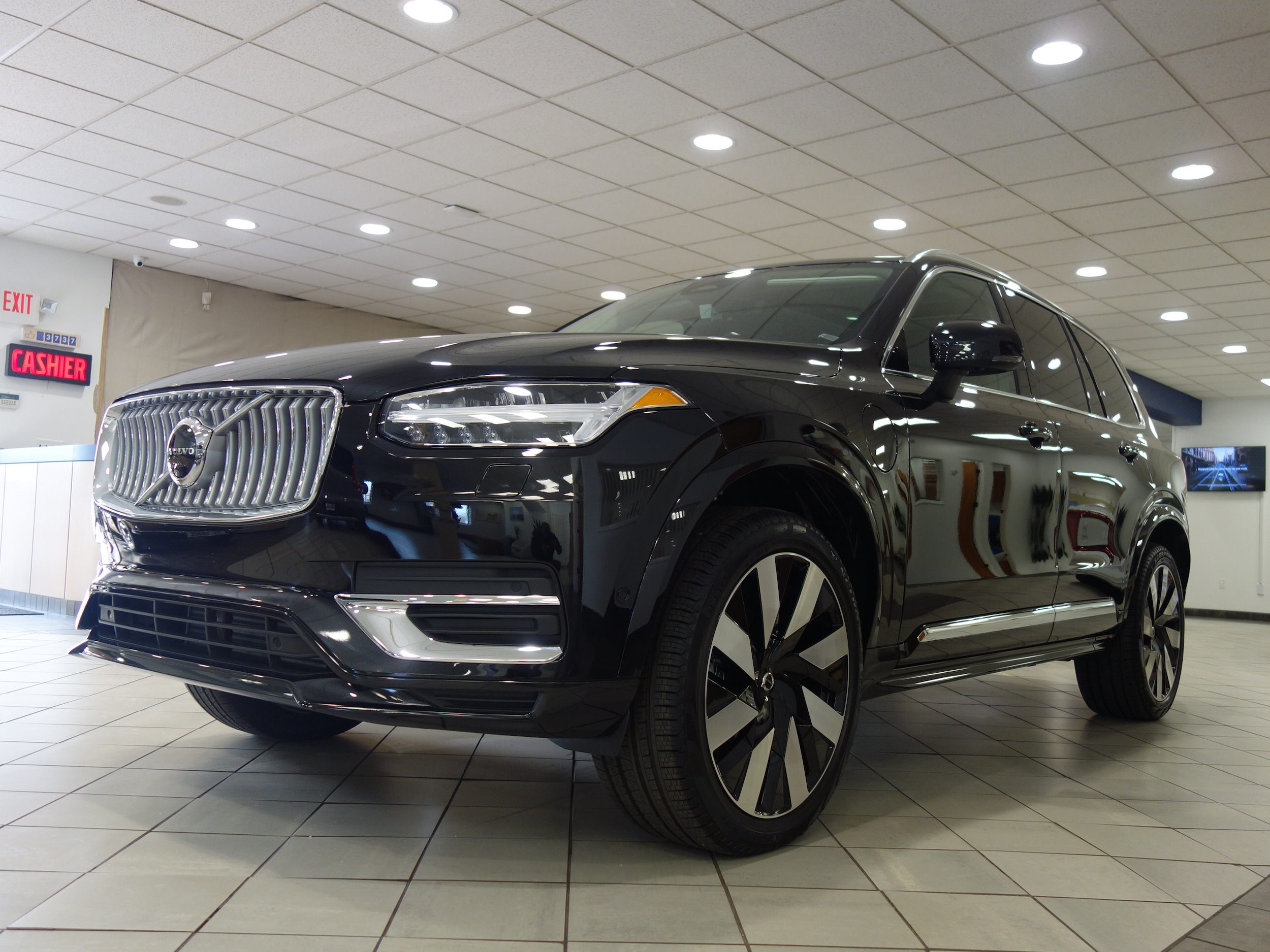 new 2025 Volvo XC90 plug-in hybrid car, priced at $78,260