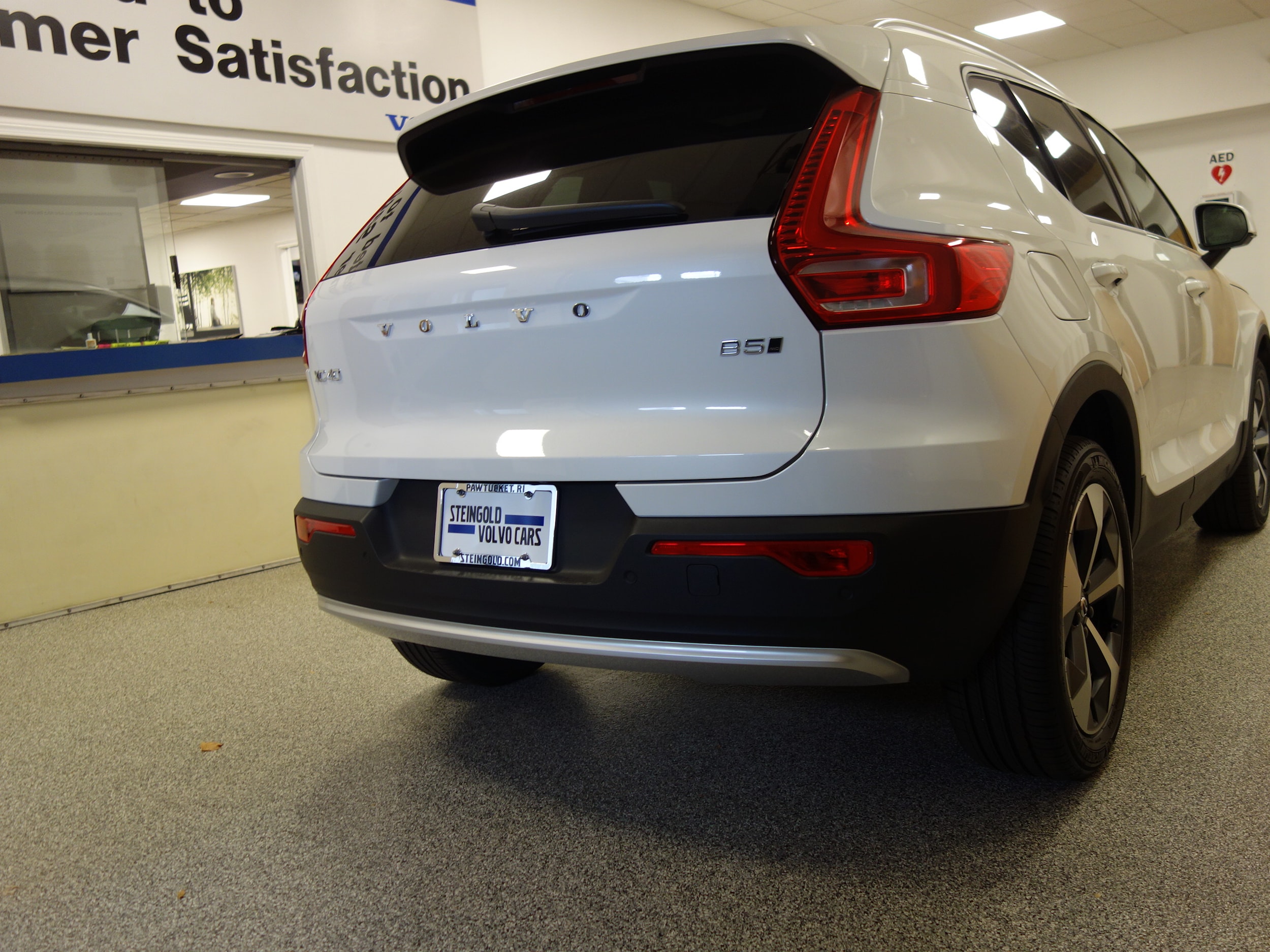 new 2025 Volvo XC40 car, priced at $46,015